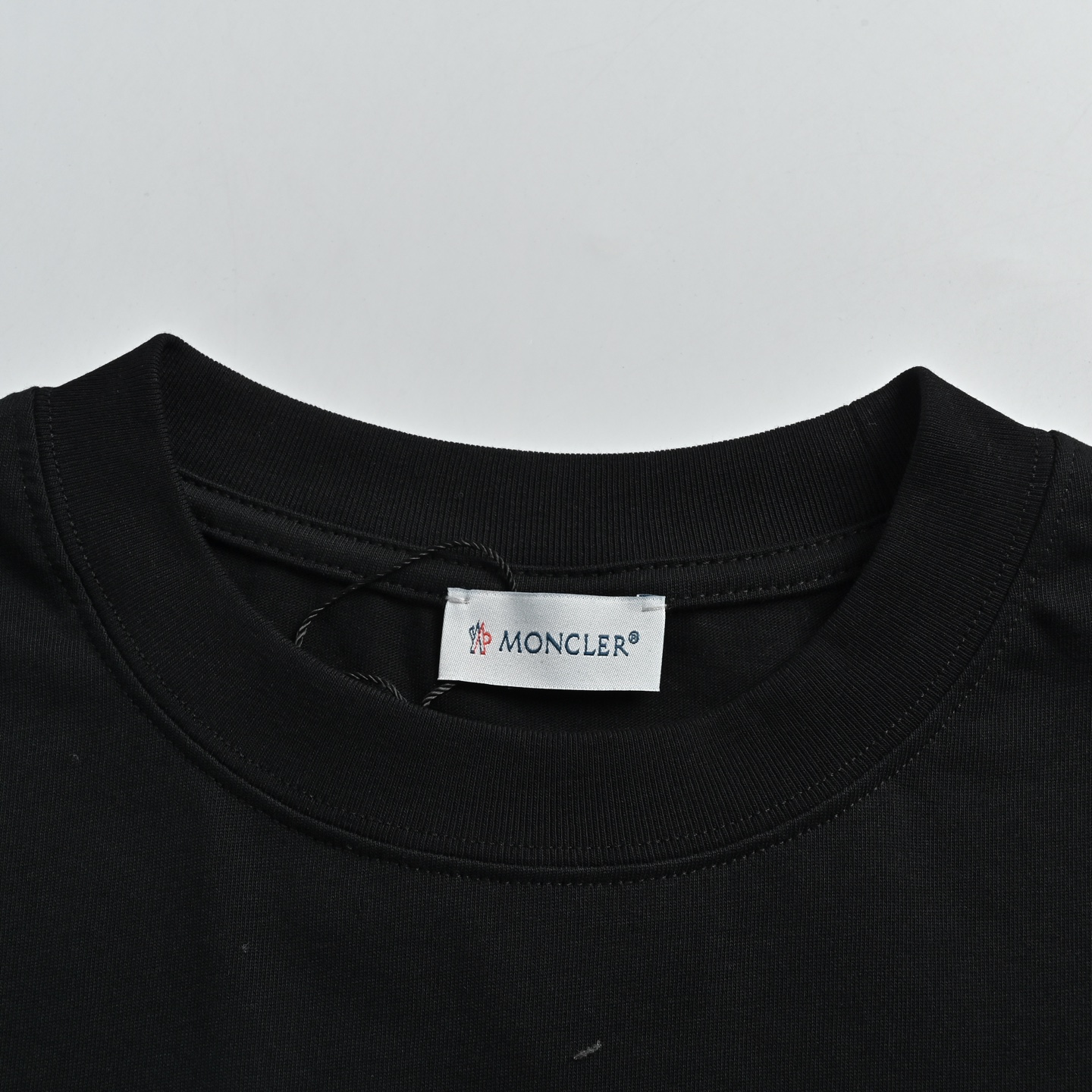 Moncler蒙口 胸前大logo刺绣短袖
