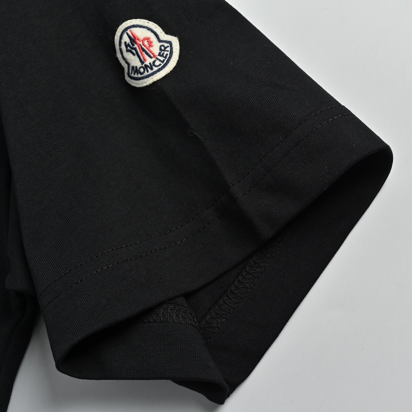 Moncler蒙口 胸前大logo刺绣短袖