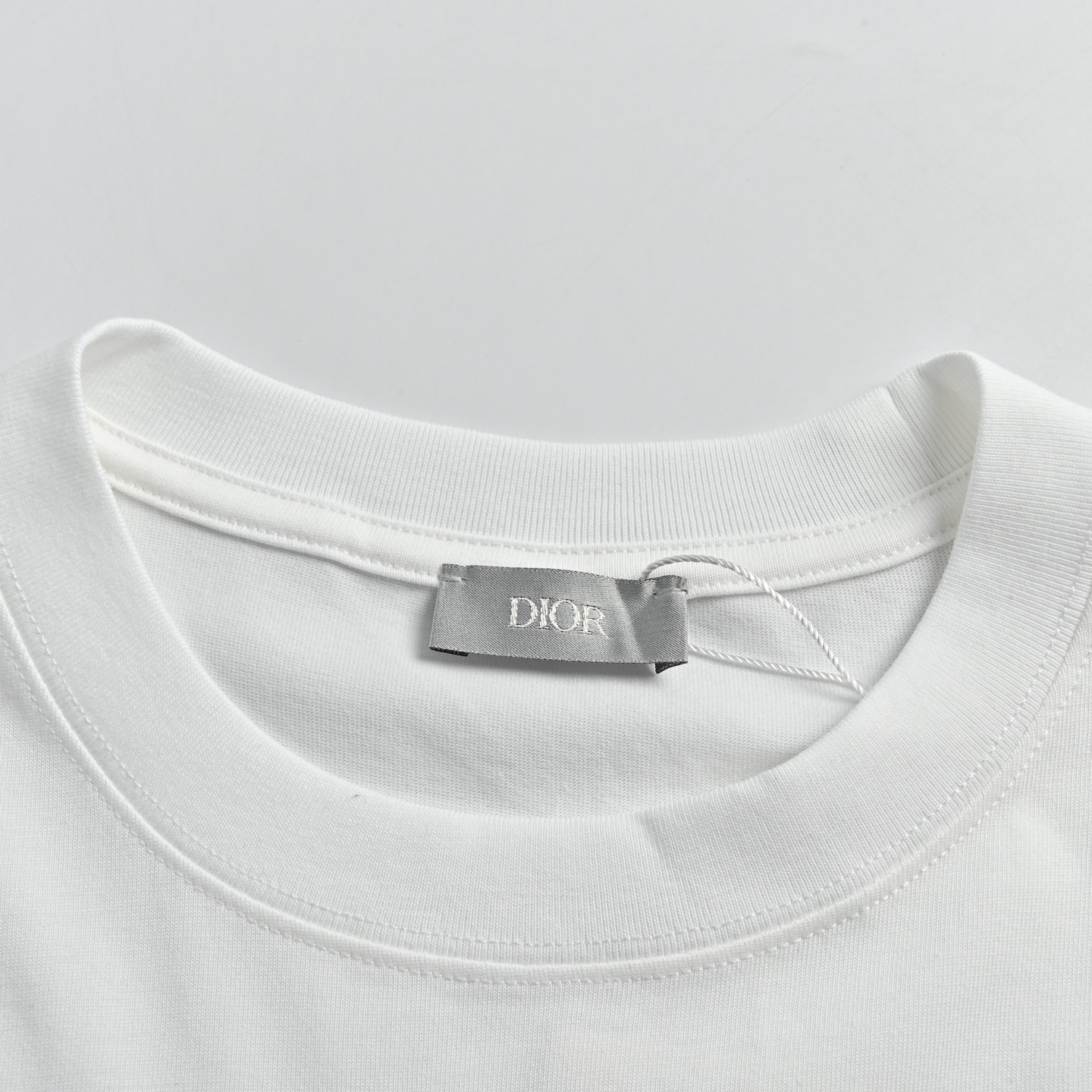Dior 迪奥 领口标签字母短袖-莆田鞋,莆田鞋货源,高仿鞋,高仿鞋货源,安福档口,莆田高仿鞋,莆田鞋批发,高仿鞋批发,莆田高仿运动鞋,高仿运动鞋,莆田运动鞋 Dior 迪奥 领口标签字母短袖