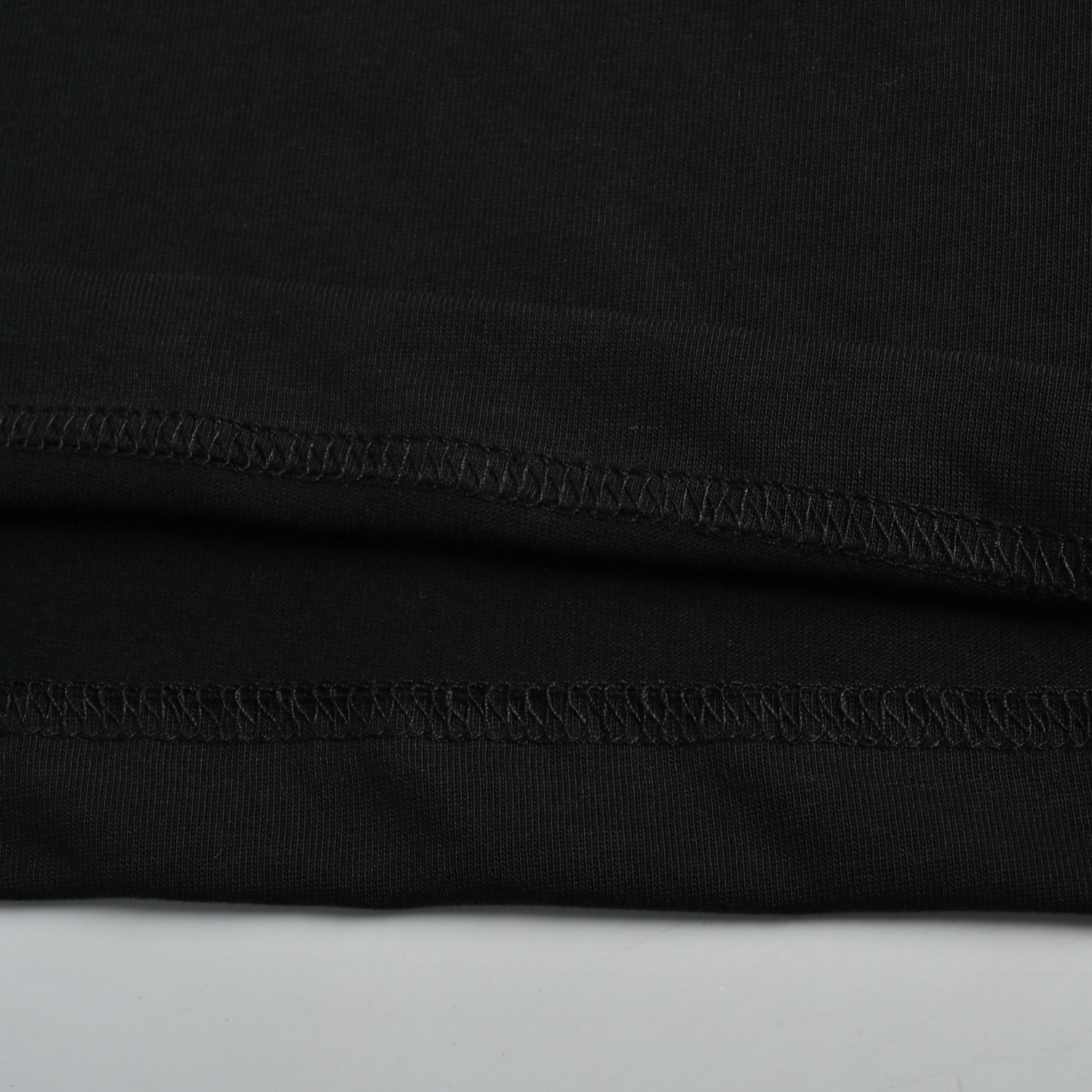 Burberry巴宝莉 经典TB硅胶字母短袖