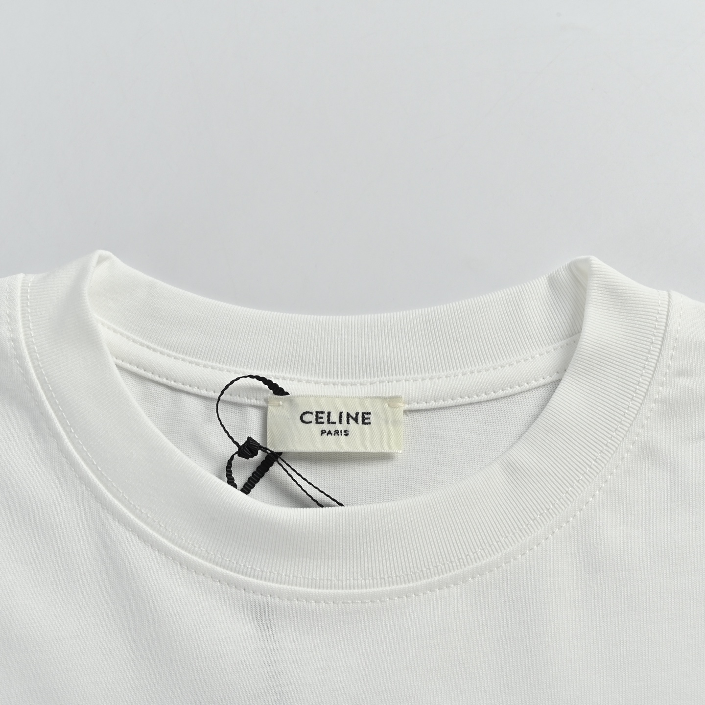 Celine 赛琳复古方框字幕印花短袖-Chinese UA Cheap High Quatity Brand Clothes Bags handbags Sneakers wholesale wholesaler seller from China Factory suppliers Fashion Clothing Shoes best Quality Beautiful Price Celine 赛琳复古方框字幕印花短袖