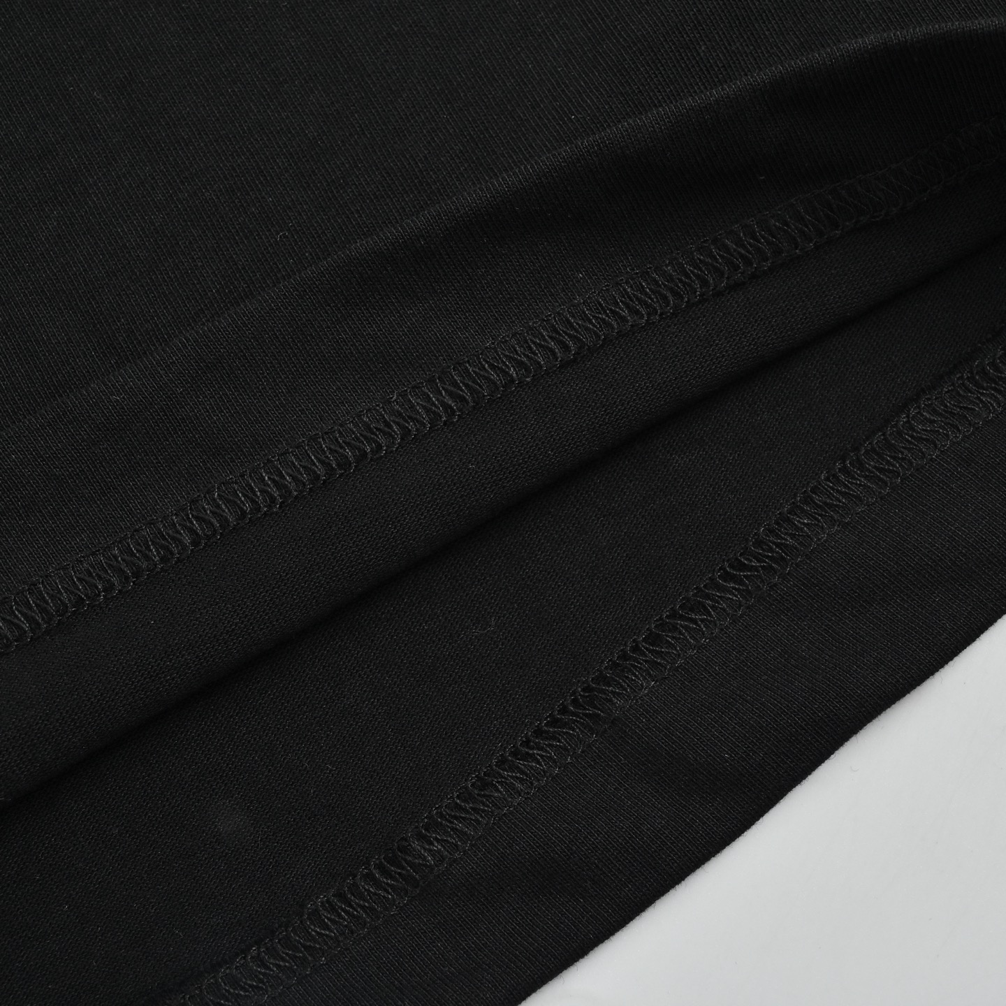FENDI芬迪 胸口双F刺绣标识短袖-Chinese UA Cheap High Quatity Brand Clothes Bags handbags Sneakers wholesale wholesaler seller from China Factory suppliers Fashion Clothing Shoes best Quality Beautiful Price FENDI芬迪 胸口双F刺绣标识短袖