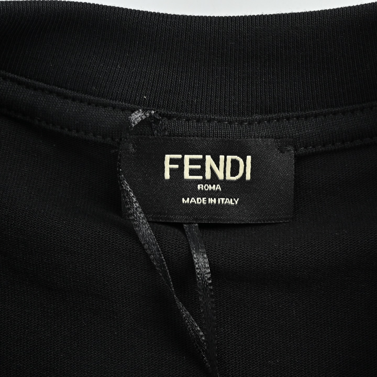 FENDI芬迪 胸口双F刺绣标识短袖-Chinese UA Cheap High Quatity Brand Clothes Bags handbags Sneakers wholesale wholesaler seller from China Factory suppliers Fashion Clothing Shoes best Quality Beautiful Price FENDI芬迪 胸口双F刺绣标识短袖