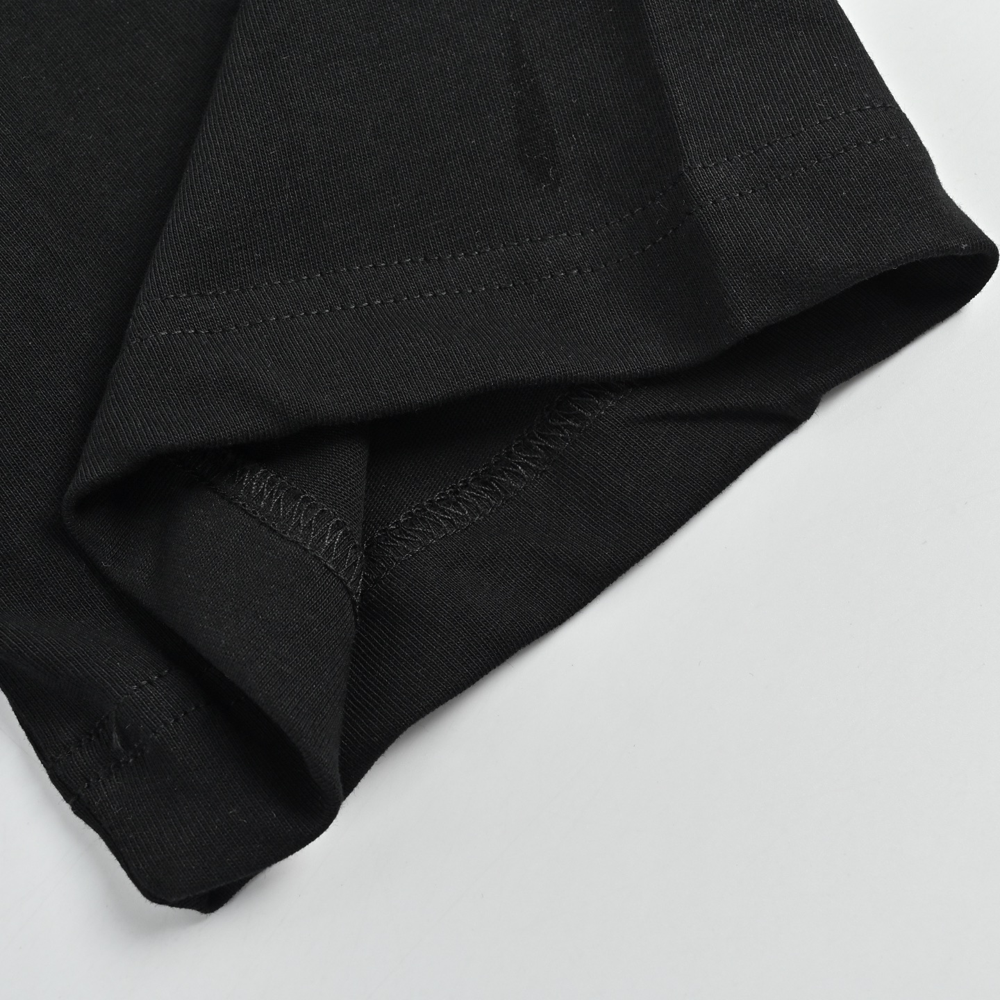 FENDI芬迪 胸口双F刺绣标识短袖-Chinese UA Cheap High Quatity Brand Clothes Bags handbags Sneakers wholesale wholesaler seller from China Factory suppliers Fashion Clothing Shoes best Quality Beautiful Price FENDI芬迪 胸口双F刺绣标识短袖