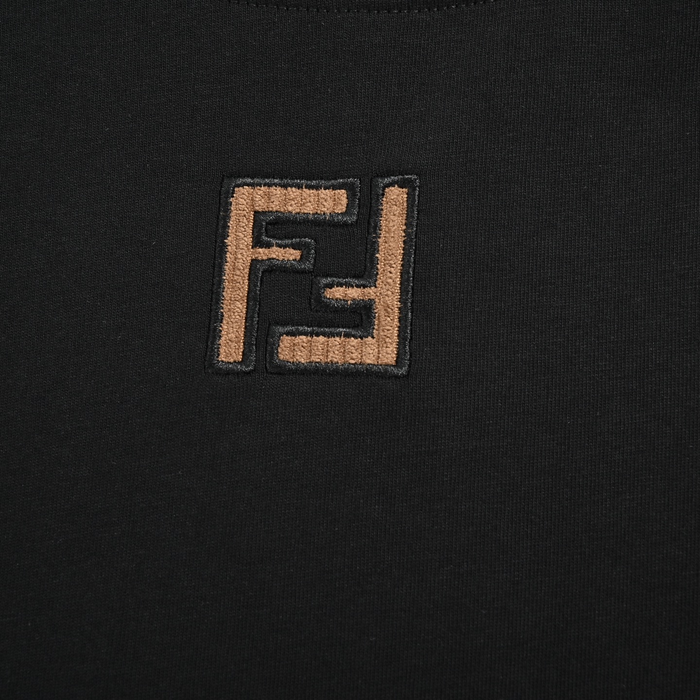 FENDI芬迪 胸口双F刺绣标识短袖-Chinese UA Cheap High Quatity Brand Clothes Bags handbags Sneakers wholesale wholesaler seller from China Factory suppliers Fashion Clothing Shoes best Quality Beautiful Price FENDI芬迪 胸口双F刺绣标识短袖