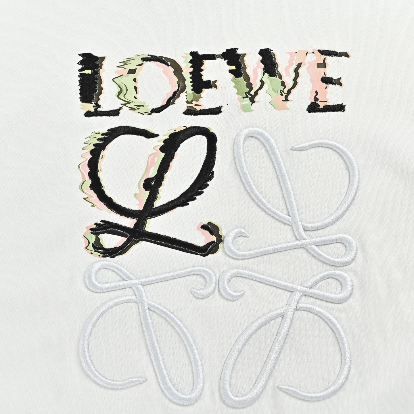 Loewe/罗意威 24ss 半手绘涂鸦刺绣logo短袖-Chinese UA Cheap High Quatity Brand Clothes Bags handbags Sneakers wholesale wholesaler seller from China Factory suppliers Fashion Clothing Shoes best Quality Beautiful Price Loewe/罗意威 24ss 半手绘涂鸦刺绣logo短袖