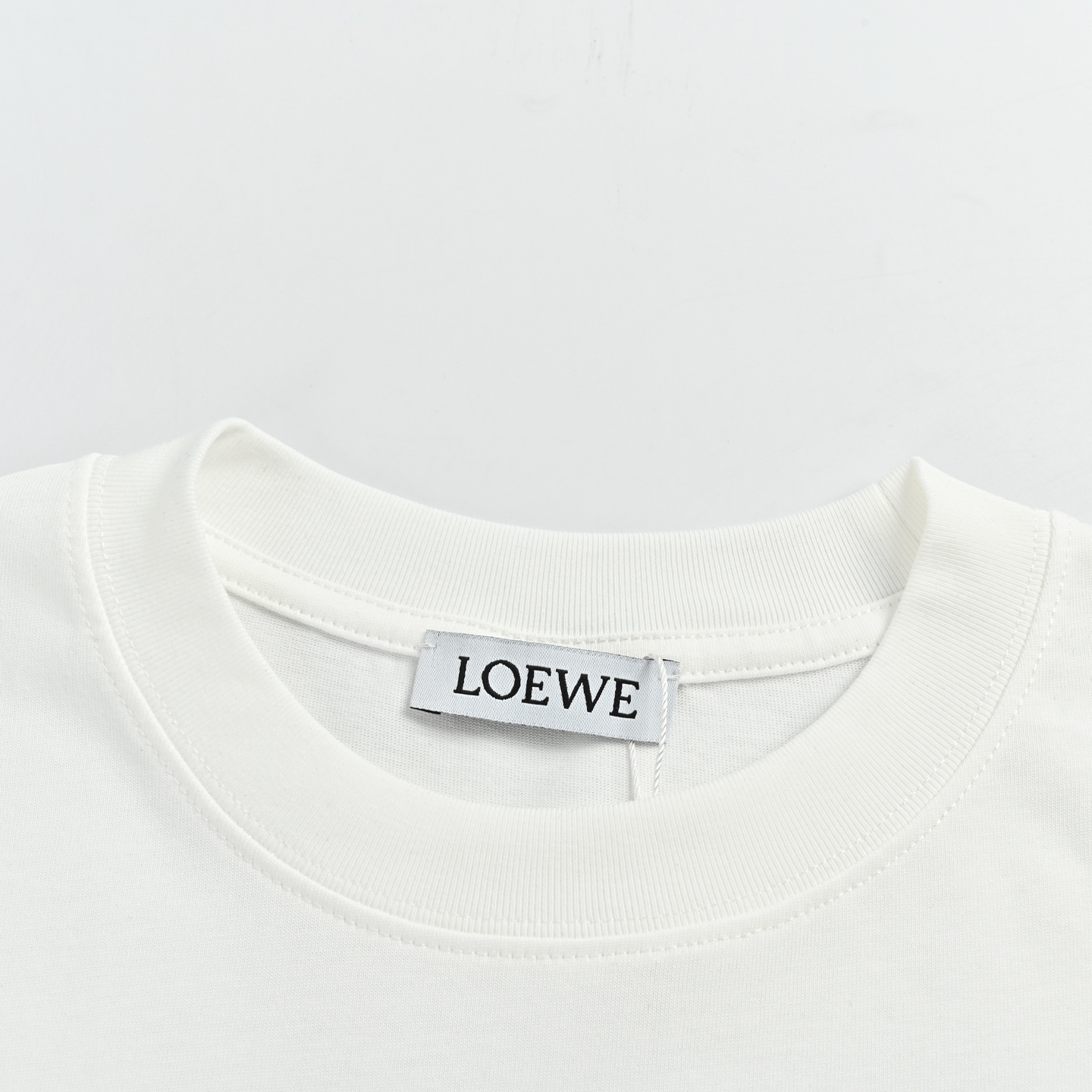 Loewe/罗意威 24ss 半手绘涂鸦刺绣logo短袖-Chinese UA Cheap High Quatity Brand Clothes Bags handbags Sneakers wholesale wholesaler seller from China Factory suppliers Fashion Clothing Shoes best Quality Beautiful Price Loewe/罗意威 24ss 半手绘涂鸦刺绣logo短袖