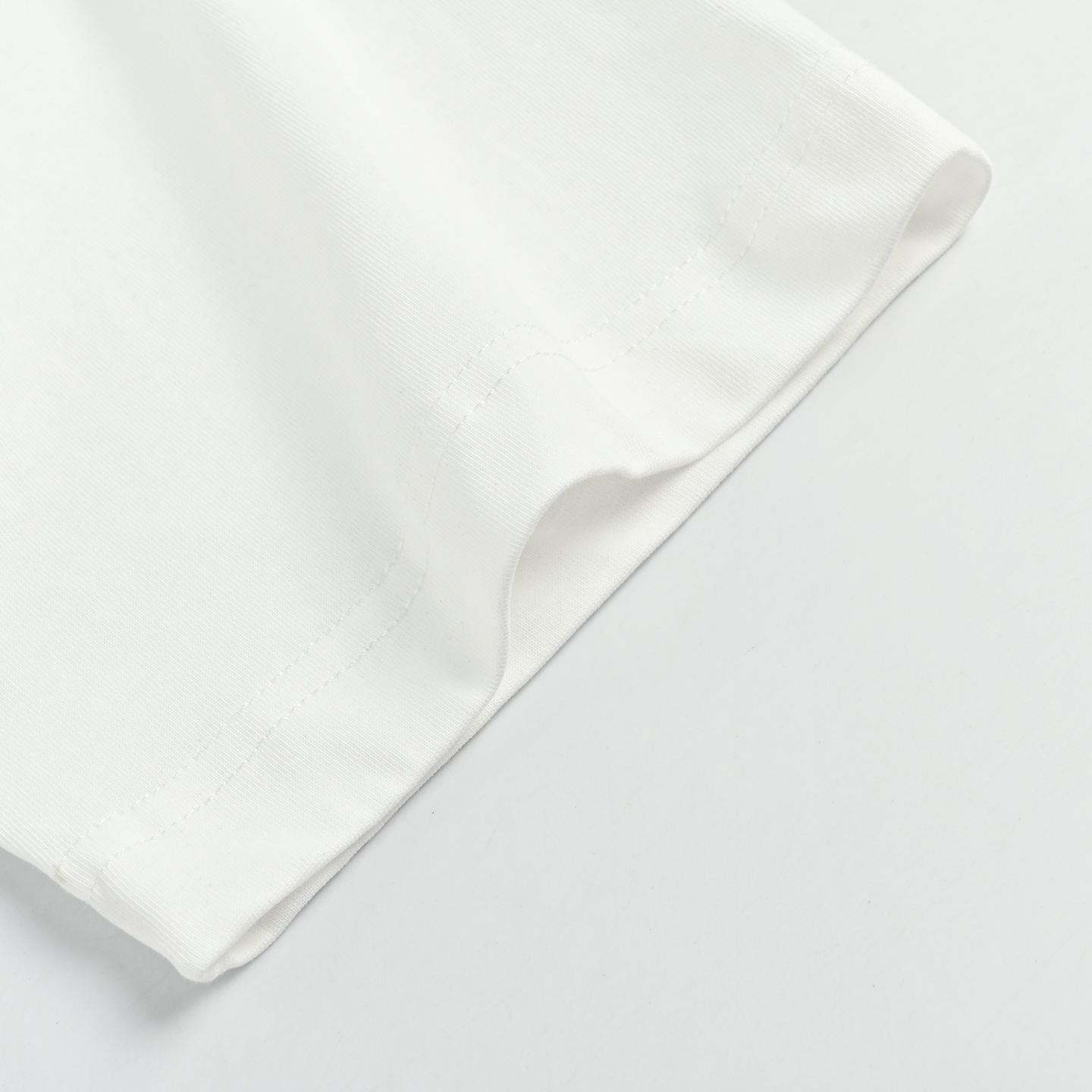 Loewe/罗意威 24ss 半手绘涂鸦刺绣logo短袖-Chinese UA Cheap High Quatity Brand Clothes Bags handbags Sneakers wholesale wholesaler seller from China Factory suppliers Fashion Clothing Shoes best Quality Beautiful Price Loewe/罗意威 24ss 半手绘涂鸦刺绣logo短袖