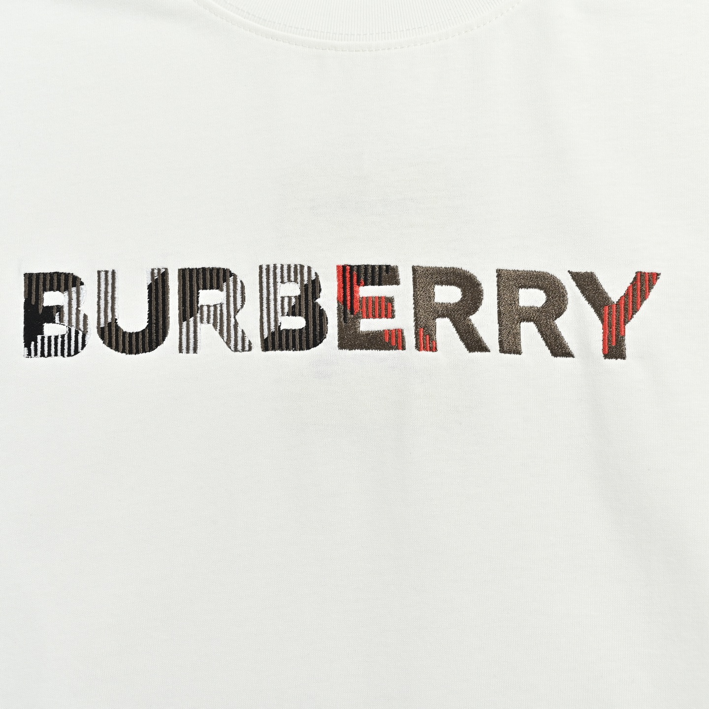 Burberry/巴宝莉 渐变格纹刺绣字母短袖-莆田鞋,莆田鞋货源,高仿鞋,高仿鞋货源,安福档口,莆田高仿鞋,莆田鞋批发,高仿鞋批发,莆田高仿运动鞋,高仿运动鞋,莆田运动鞋 Burberry/巴宝莉 渐变格纹刺绣字母短袖
