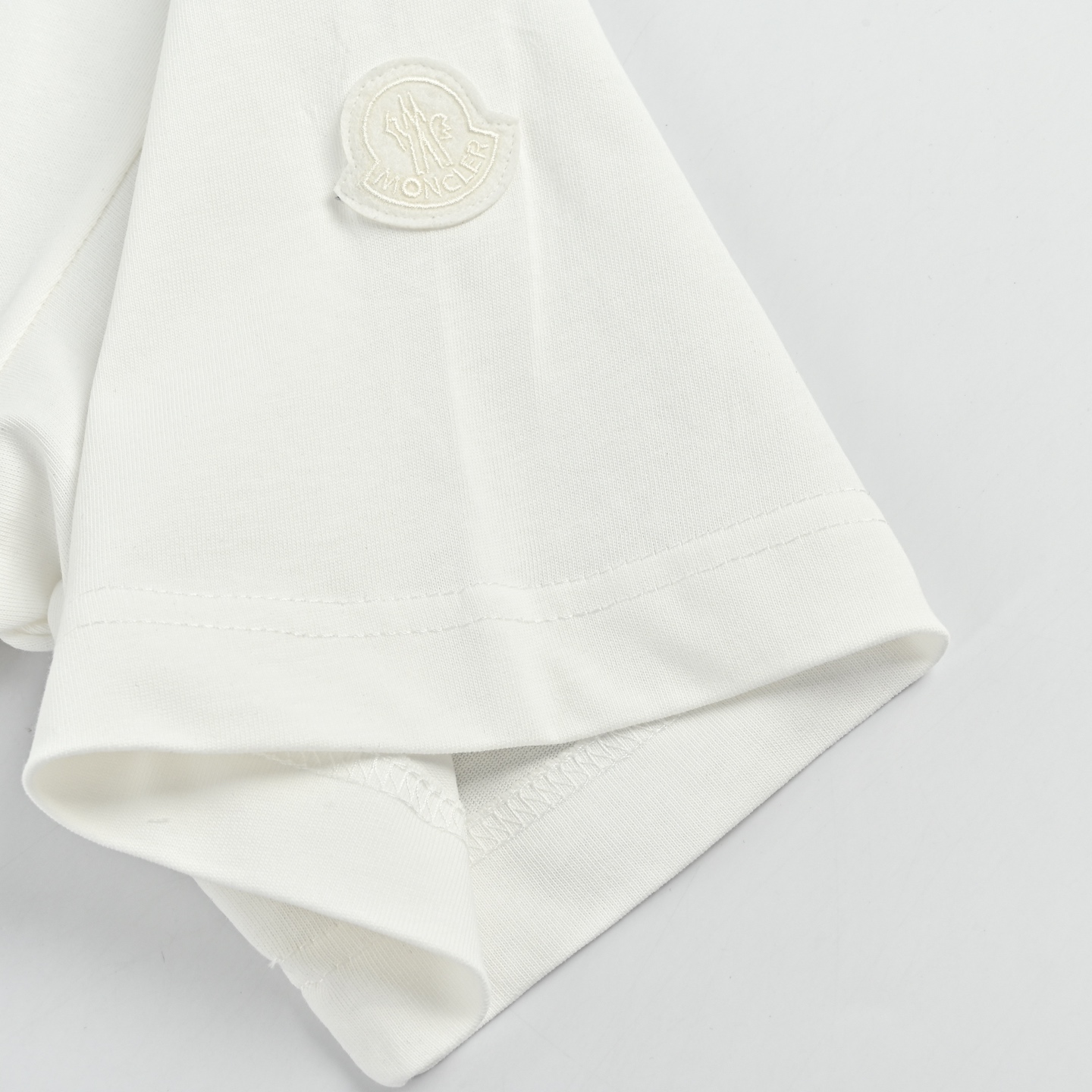 Moncler/蒙口 印花logo短袖-Chinese UA Cheap High Quatity Brand Clothes Bags handbags Sneakers wholesale wholesaler seller from China Factory suppliers Fashion Clothing Shoes best Quality Beautiful Price Moncler/蒙口 印花logo短袖
