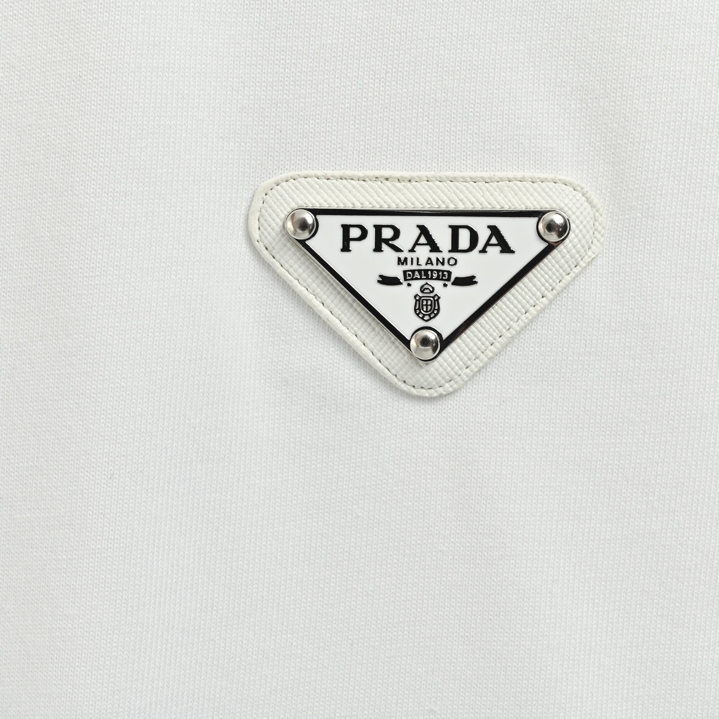 Prada/普拉达 经典三角标铁牌短袖-Top High Quatity Cheap Sneakers Fashion Clothing Clothes Bags handbags Shoes of all Brand wholesale With The best Quality And Beautiful Price from China Factory Chinese suppliers wholesaler seller Prada/普拉达 经典三角标铁牌短袖