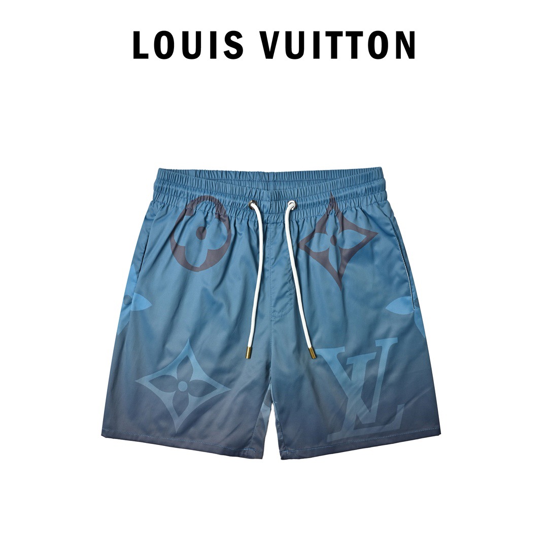 Louis Vuitton 路易威登 大印花图案渐变短裤 一款夏日短裤,整体以深蓝色调设计搭配超大印花图案,时尚美感很强烈,犹如海面上倒影波.为这个夏天增添不一样的时尚气息! 003