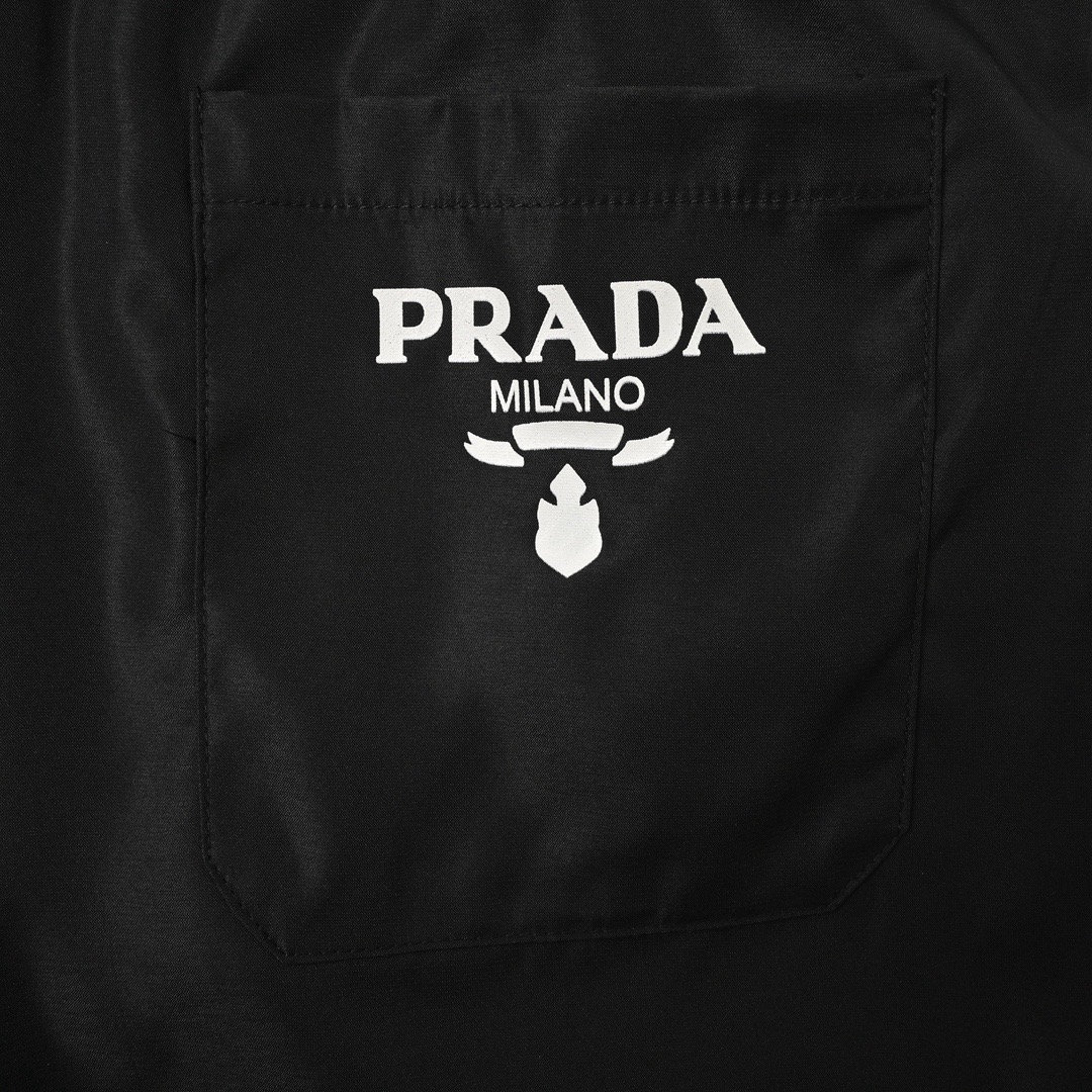 Prada 普拉达 经典红饰条三角标沙滩短裤-Chinese UA Cheap High Quatity Brand Clothes Bags handbags Sneakers wholesale wholesaler seller from China Factory suppliers Fashion Clothing Shoes best Quality Beautiful Price Prada 普拉达 经典红饰条三角标沙滩短裤