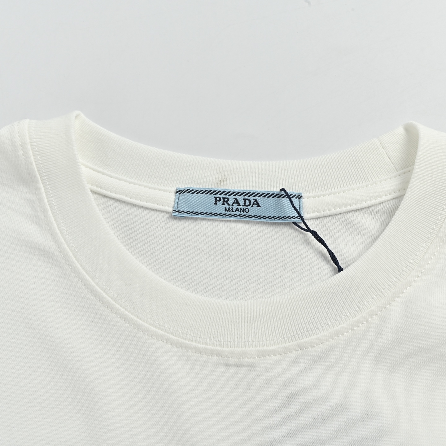 Prada 普拉达 胸前绣花logo短袖T恤-Chinese UA Cheap High Quatity Brand Clothes Bags handbags Sneakers wholesale wholesaler seller from China Factory suppliers Fashion Clothing Shoes best Quality Beautiful Price Prada 普拉达 胸前绣花logo短袖T恤