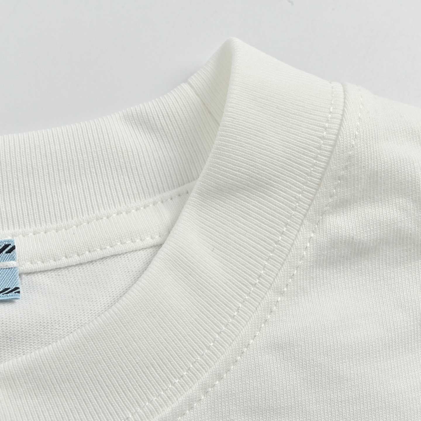 Prada/普拉达 三角标字母硅胶印花短袖