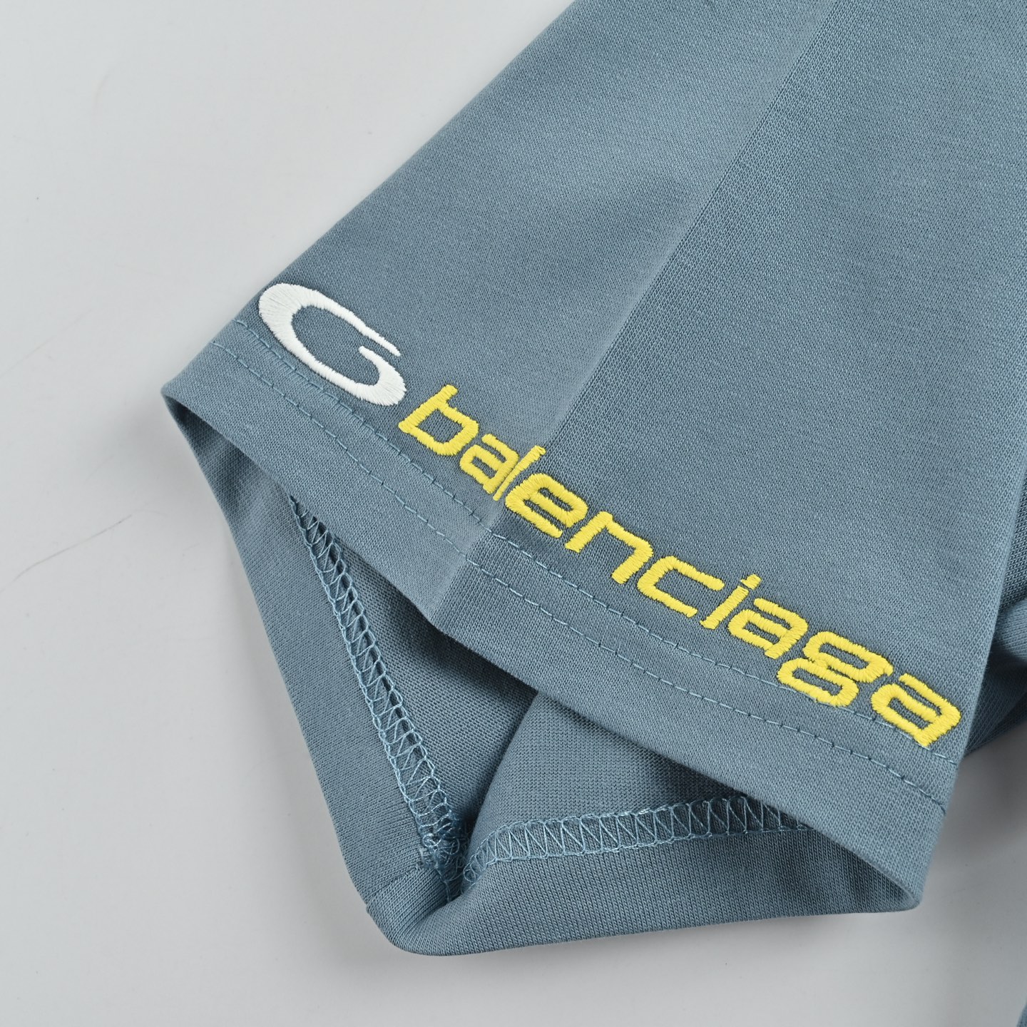 Balenciaga 巴黎世家 袖标字母logo刺绣短袖 Balenciaga 巴黎世家 袖标字母logo刺绣短袖