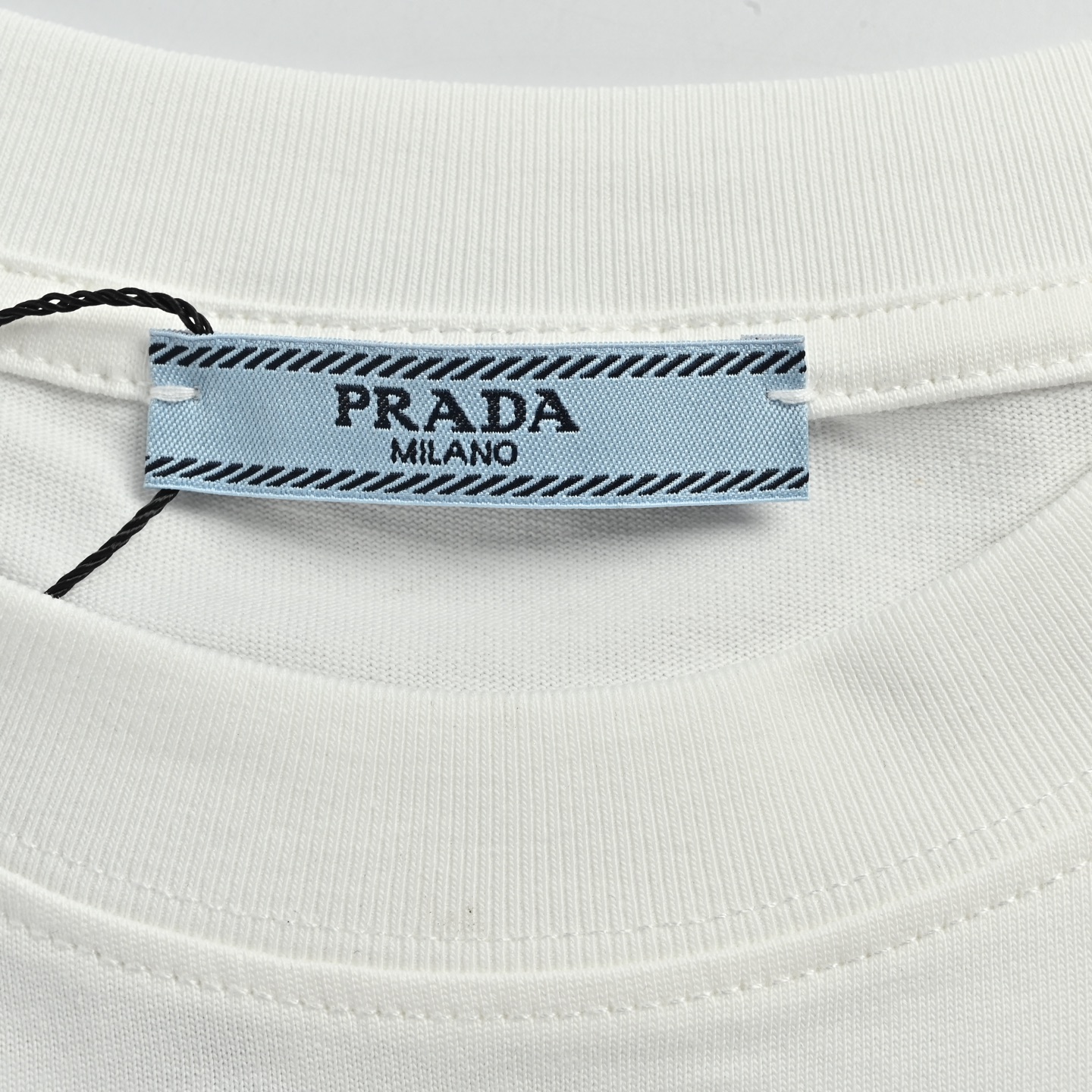 Prada/普拉达 25ss 领口贴牌三角标短袖 Prada/普拉达 25ss 领口贴牌三角标短袖