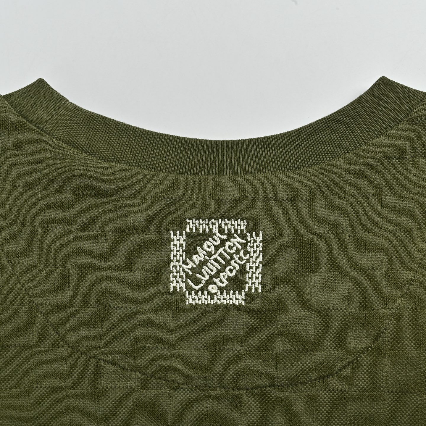 Louis Vuitton路易威登25ss珠地刺绣短袖-Top High Quatity Cheap Sneakers Fashion Clothing Clothes Bags handbags Shoes of all Brand wholesale With The best Quality And Beautiful Price from China Factory Chinese suppliers wholesaler seller Louis Vuitton路易威登25ss珠地刺绣短袖