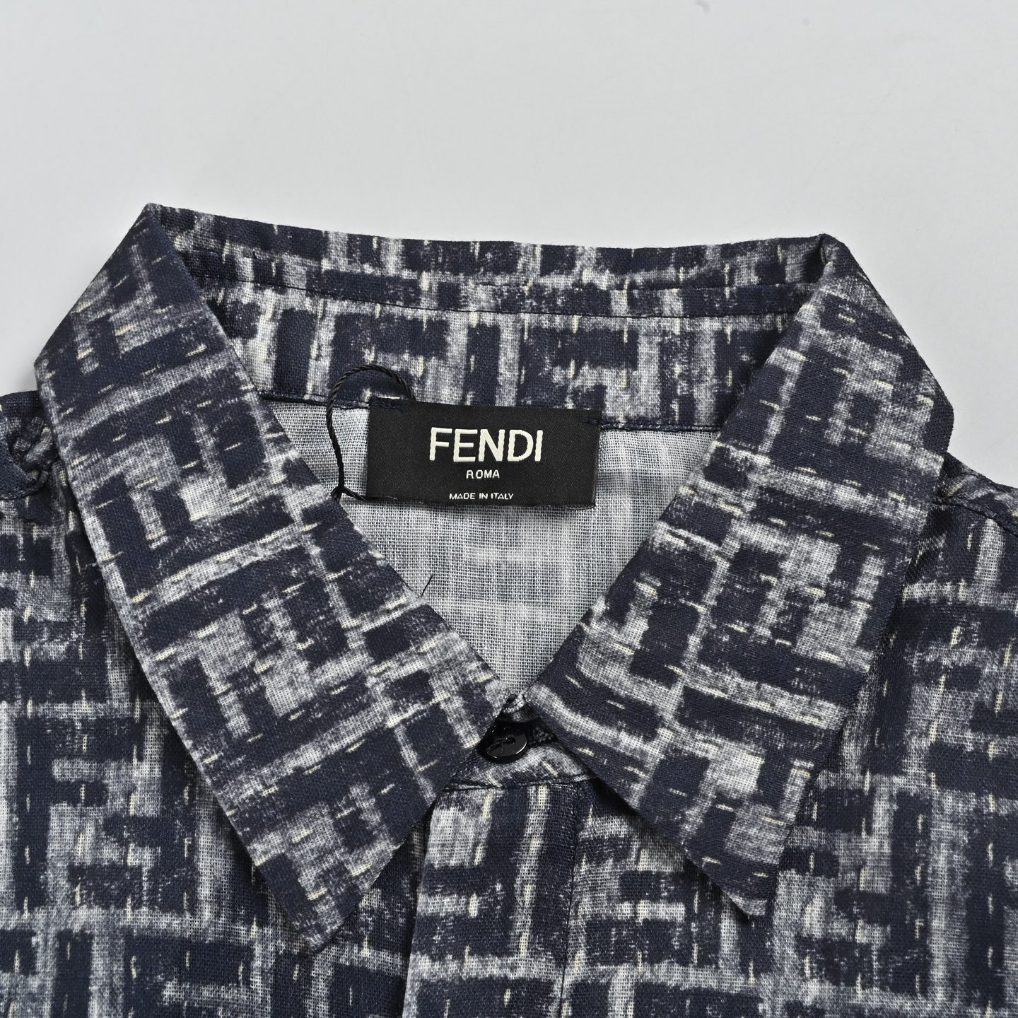 Fendi 芬迪 全幅FF短袖衬衫 定制棉麻混纺面料-莆田鞋,莆田鞋货源,高仿鞋,高仿鞋货源,安福档口,莆田高仿鞋,莆田鞋批发,高仿鞋批发,莆田高仿运动鞋,高仿运动鞋,莆田运动鞋 Fendi 芬迪 全幅FF短袖衬衫 定制棉麻混纺面料