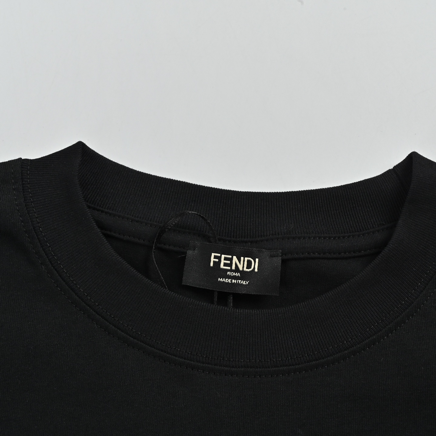 FENDI芬迪FD 领口双F刺绣短袖T恤-Chinese UA Cheap High Quatity Brand Clothes Bags handbags Sneakers wholesale wholesaler seller from China Factory suppliers Fashion Clothing Shoes best Quality Beautiful Price FENDI芬迪FD 领口双F刺绣短袖T恤