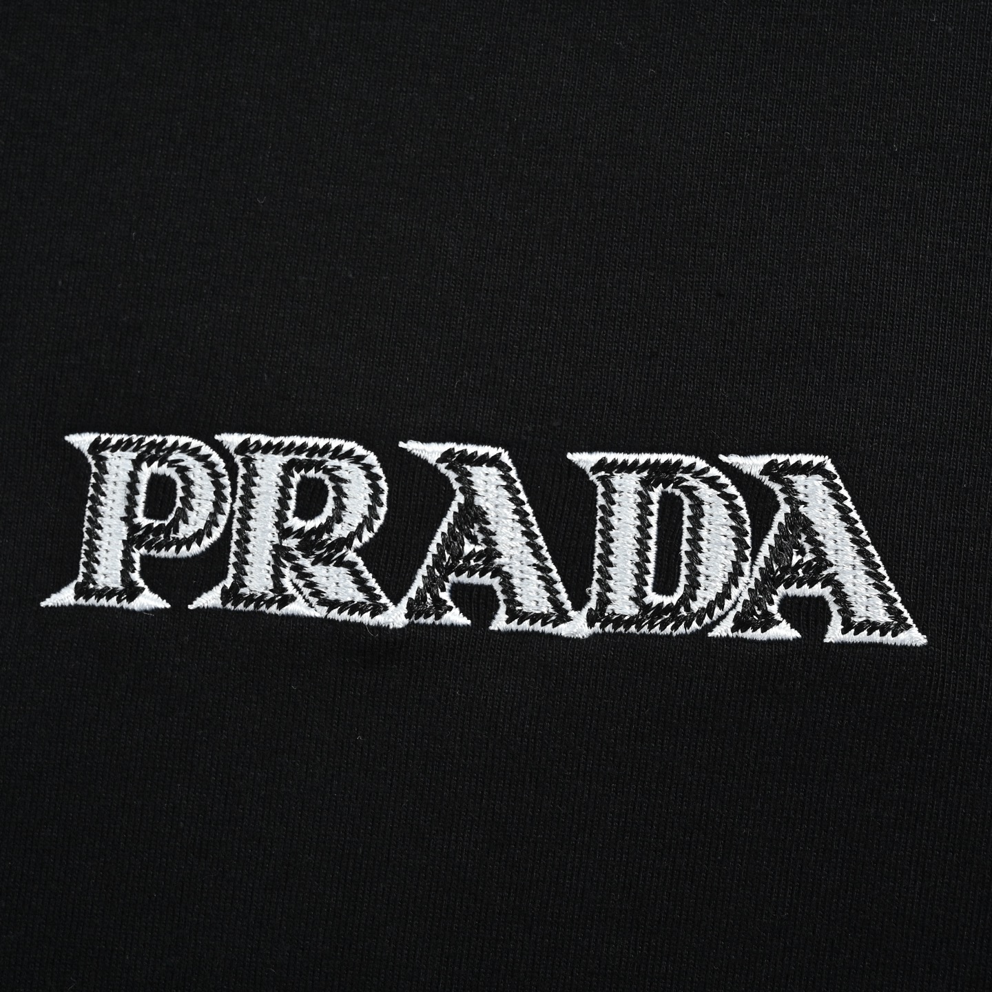 Prada普拉达 双色刺绣字母短袖 胸口小标字母印花圆领短袖-Top High Quatity Cheap Sneakers Fashion Clothing Clothes Bags handbags Shoes of all Brand wholesale With The best Quality And Beautiful Price from China Factory Chinese suppliers wholesaler seller Prada普拉达 双色刺绣字母短袖 胸口小标字母印花圆领短袖