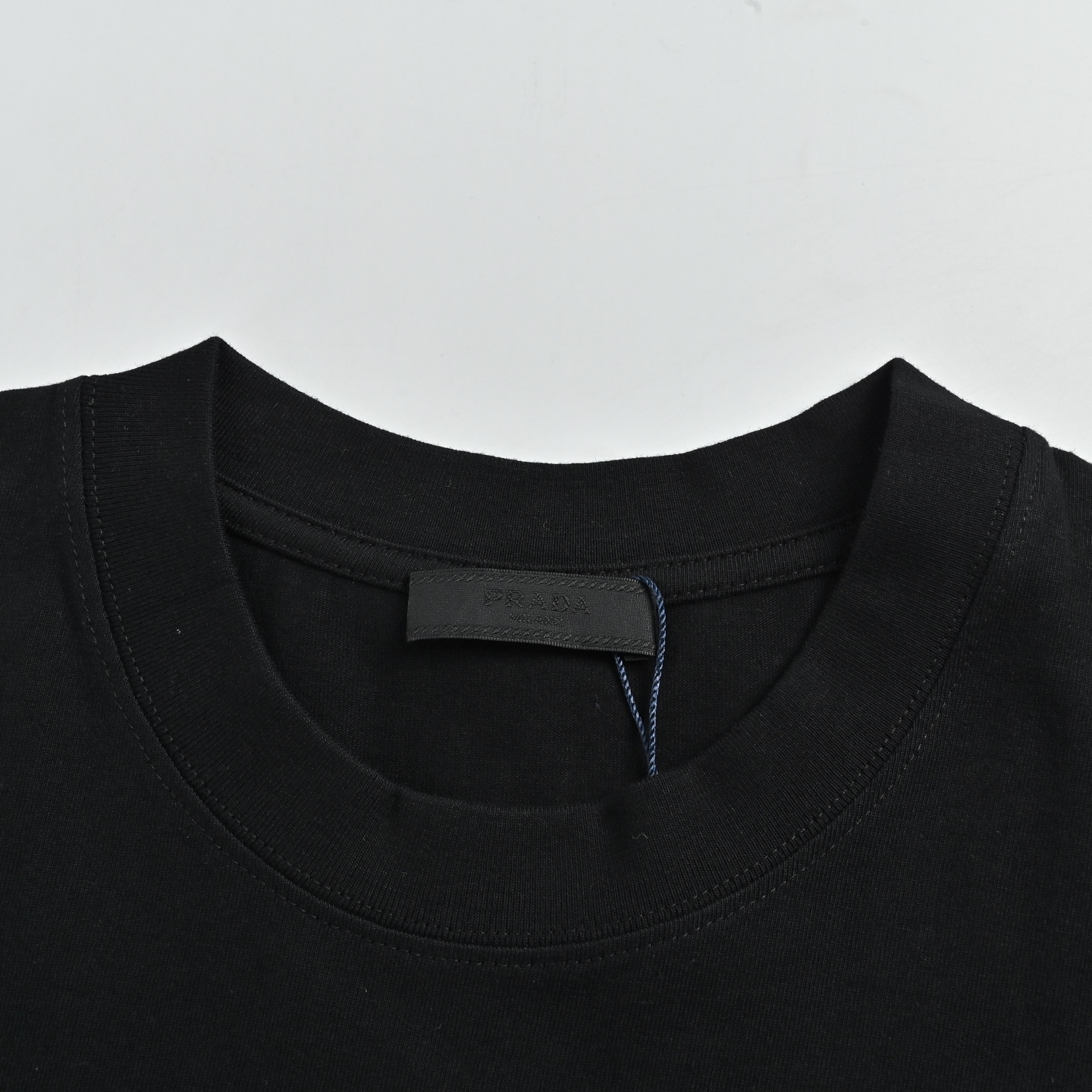 Prada普拉达 双色刺绣字母短袖 胸口小标字母印花圆领短袖-Top High Quatity Cheap Sneakers Fashion Clothing Clothes Bags handbags Shoes of all Brand wholesale With The best Quality And Beautiful Price from China Factory Chinese suppliers wholesaler seller Prada普拉达 双色刺绣字母短袖 胸口小标字母印花圆领短袖