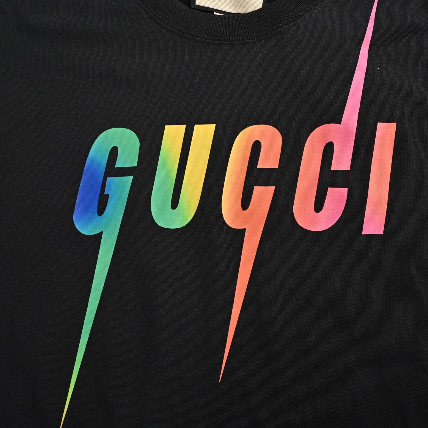 Gucci/古驰 23ss 渐变闪电字母印花短袖-Chinese UA Cheap High Quatity Brand Clothes Bags handbags Sneakers wholesale wholesaler seller from China Factory suppliers Fashion Clothing Shoes best Quality Beautiful Price Gucci/古驰 23ss 渐变闪电字母印花短袖
