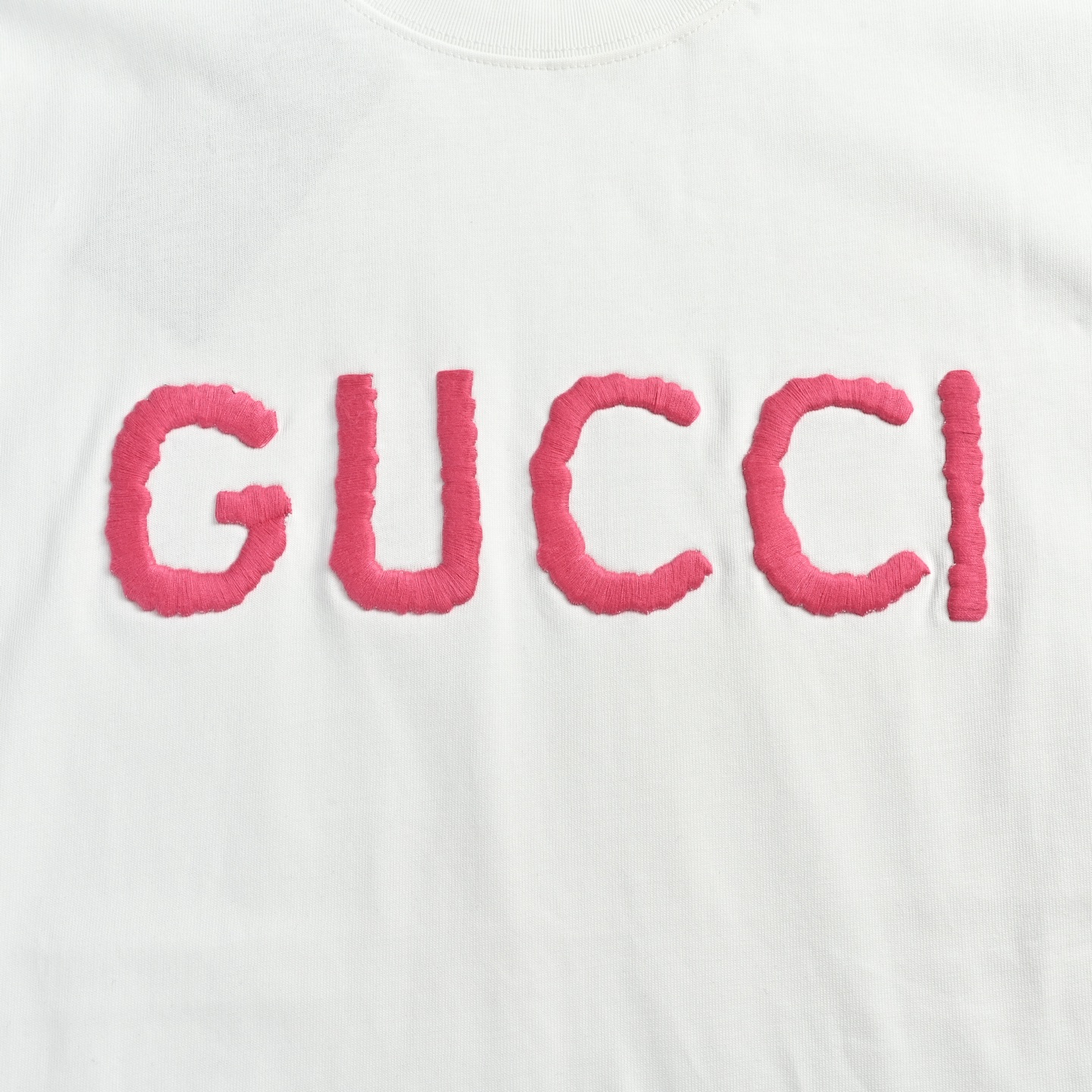 Gucci/古驰 荧光粉色字母logo刺绣短袖-Chinese UA Cheap High Quatity Brand Clothes Bags handbags Sneakers wholesale wholesaler seller from China Factory suppliers Fashion Clothing Shoes best Quality Beautiful Price Gucci/古驰 荧光粉色字母logo刺绣短袖