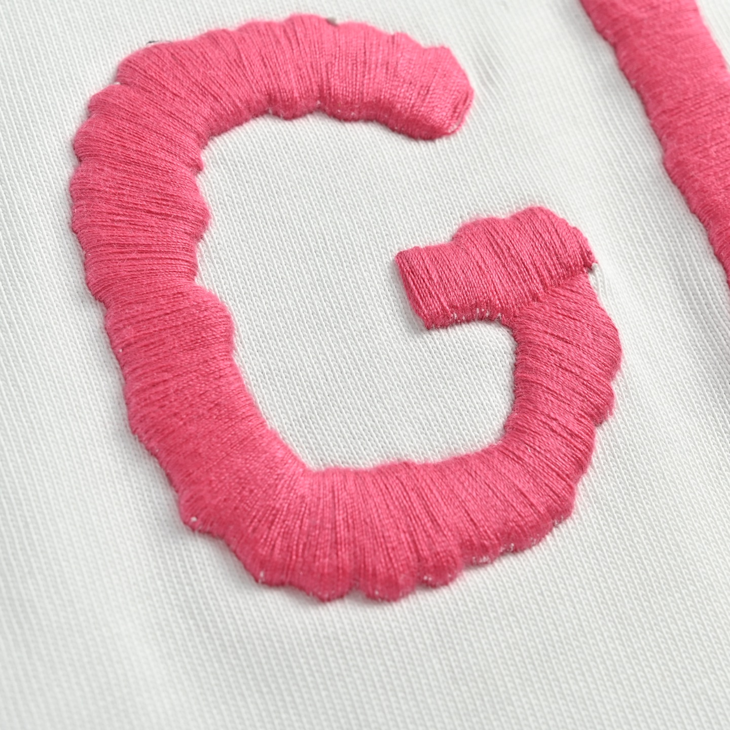 Gucci/古驰 荧光粉色字母logo刺绣短袖-Chinese UA Cheap High Quatity Brand Clothes Bags handbags Sneakers wholesale wholesaler seller from China Factory suppliers Fashion Clothing Shoes best Quality Beautiful Price Gucci/古驰 荧光粉色字母logo刺绣短袖