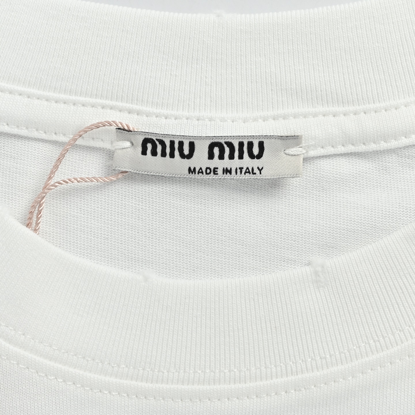 Miumiu 缪缪经典硅胶字母短袖-莆田鞋,莆田鞋货源,高仿鞋,高仿鞋货源,安福档口,莆田高仿鞋,莆田鞋批发,高仿鞋批发,莆田高仿运动鞋,高仿运动鞋,莆田运动鞋 Miumiu 缪缪经典硅胶字母短袖