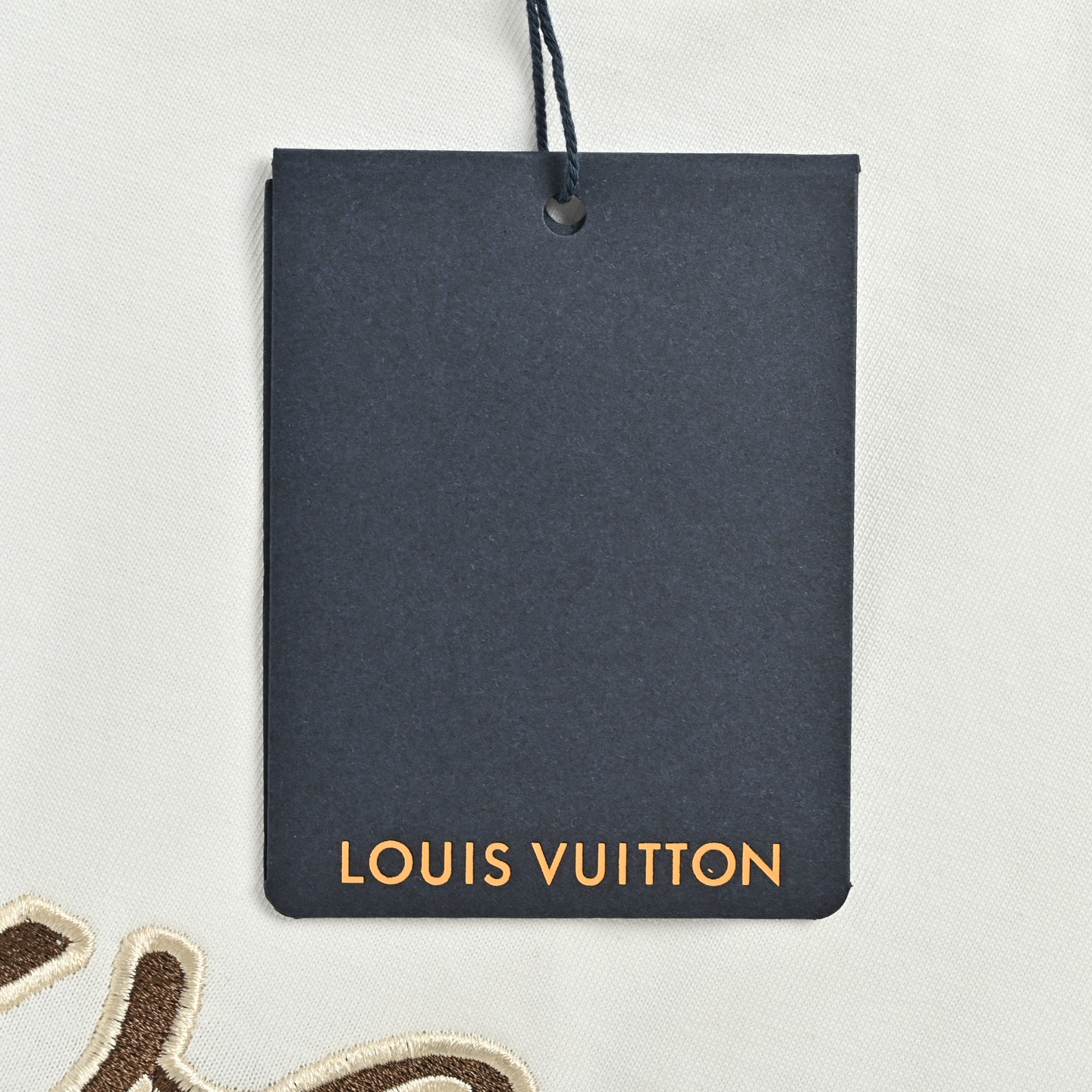 Louis Vuitton/路易威登 26ss 狐狸字母刺绣短袖-莆田鞋,莆田鞋货源,高仿鞋,高仿鞋货源,安福档口,莆田高仿鞋,莆田鞋批发,高仿鞋批发,莆田高仿运动鞋,高仿运动鞋,莆田运动鞋 Louis Vuitton/路易威登 26ss 狐狸字母刺绣短袖