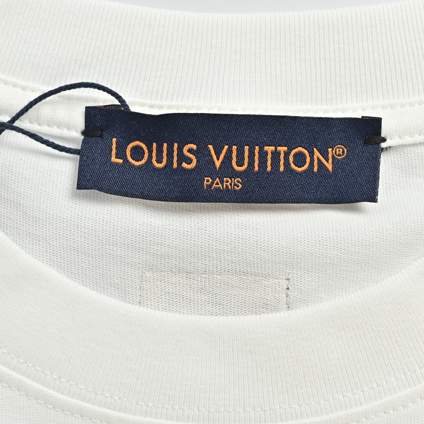 Louis Vuitton/路易威登 26ss 狐狸字母刺绣短袖-莆田鞋,莆田鞋货源,高仿鞋,高仿鞋货源,安福档口,莆田高仿鞋,莆田鞋批发,高仿鞋批发,莆田高仿运动鞋,高仿运动鞋,莆田运动鞋 Louis Vuitton/路易威登 26ss 狐狸字母刺绣短袖