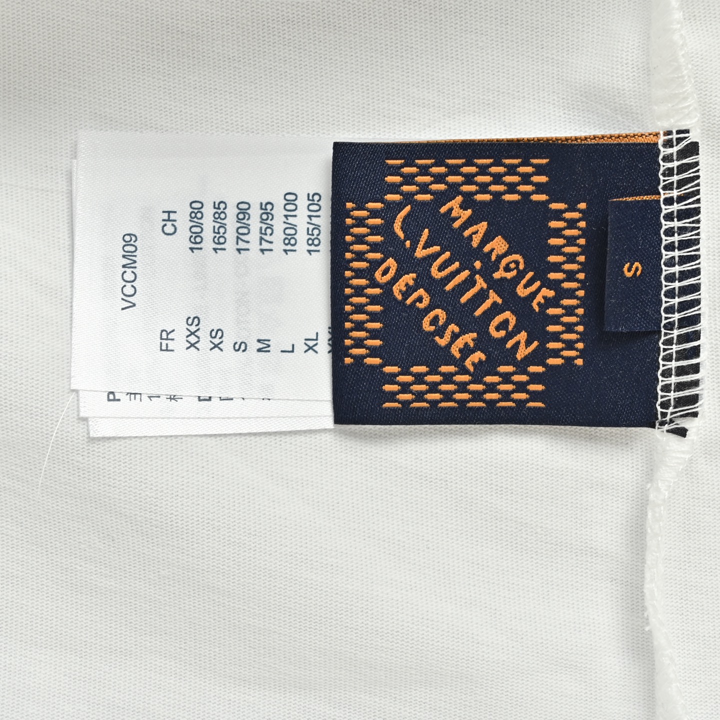 Louis Vuitton/路易威登 26ss 狐狸字母刺绣短袖-莆田鞋,莆田鞋货源,高仿鞋,高仿鞋货源,安福档口,莆田高仿鞋,莆田鞋批发,高仿鞋批发,莆田高仿运动鞋,高仿运动鞋,莆田运动鞋 Louis Vuitton/路易威登 26ss 狐狸字母刺绣短袖