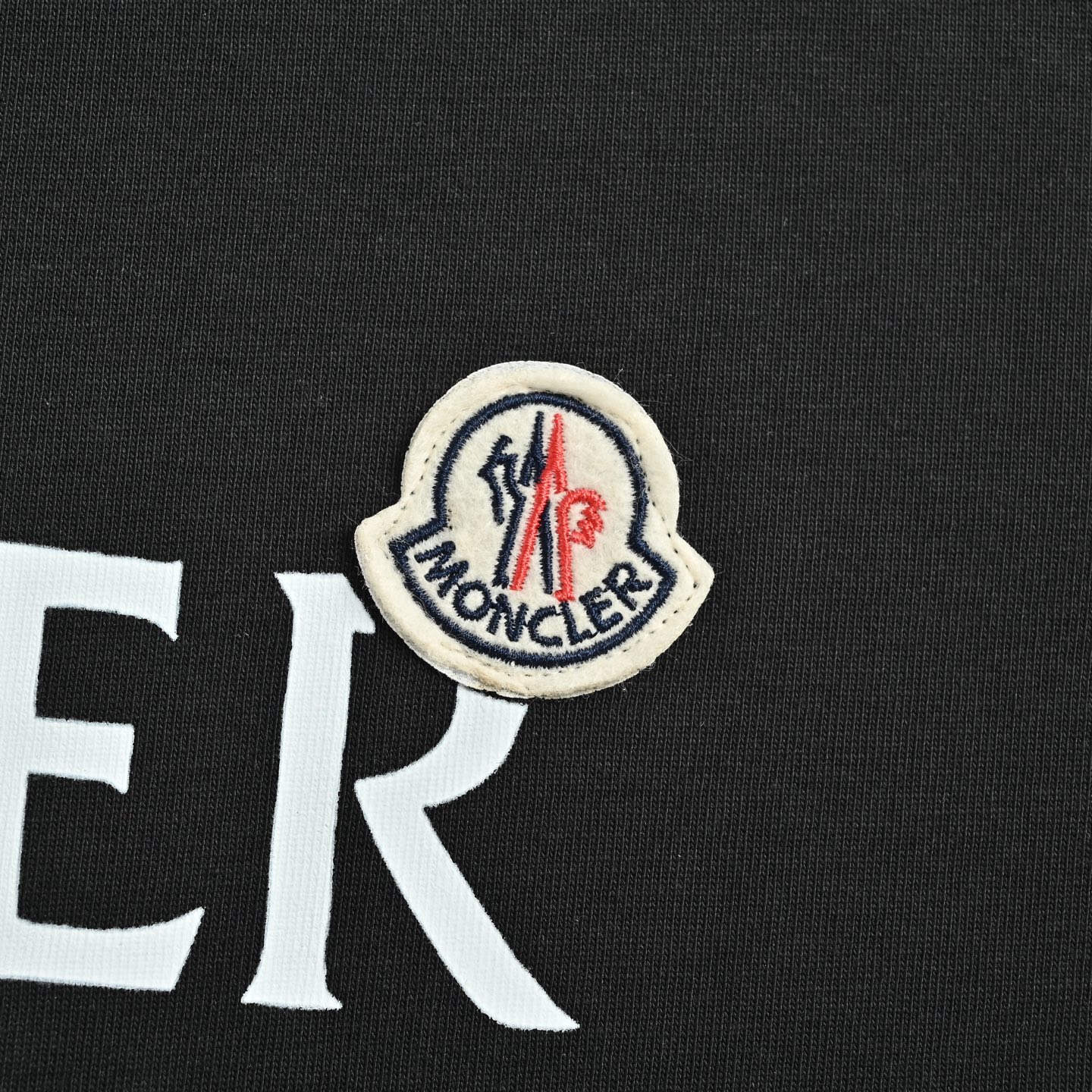 Moncler/蒙口 24ss经典字母刺绣标短袖 黑色/白色-Chinese UA Cheap High Quatity Brand Clothes Bags handbags Sneakers wholesale wholesaler seller from China Factory suppliers Fashion Clothing Shoes best Quality Beautiful Price Moncler/蒙口 24ss经典字母刺绣标短袖 黑色/白色
