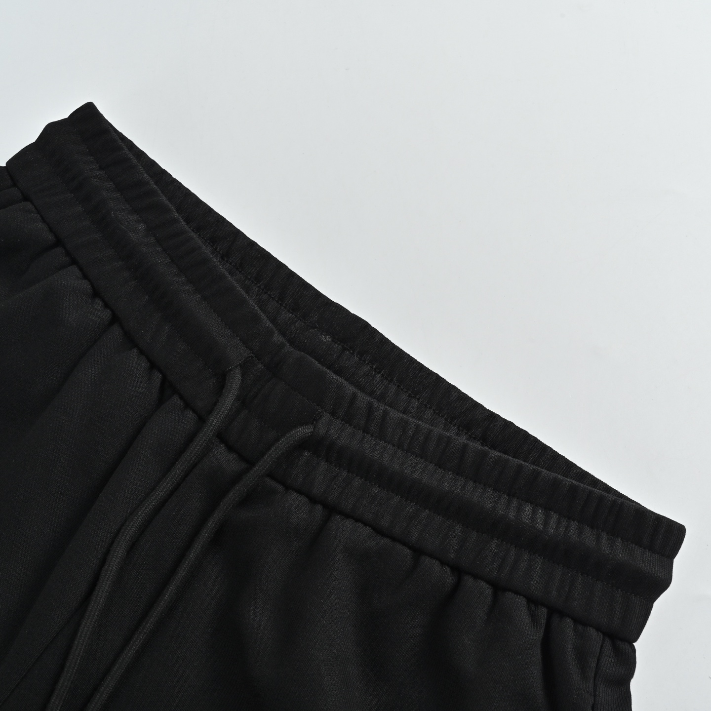 Burberry/巴宝莉 24FW 经典压胶LOGO短裤 B字压胶 黑