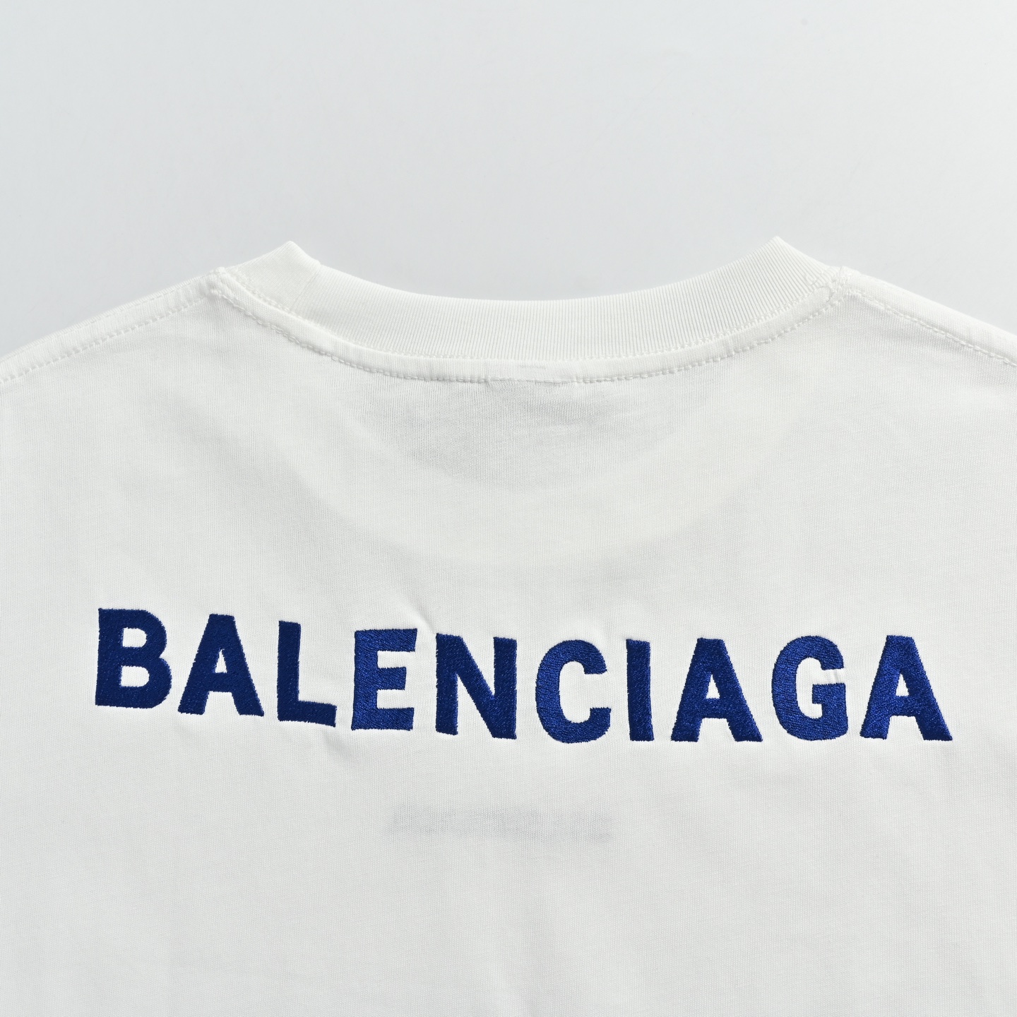 Balenciaga/巴黎世家 22ss 前后字母刺绣短袖-Chinese UA Cheap High Quatity Brand Clothes Bags handbags Sneakers wholesale wholesaler seller from China Factory suppliers Fashion Clothing Shoes best Quality Beautiful Price Balenciaga/巴黎世家 22ss 前后字母刺绣短袖