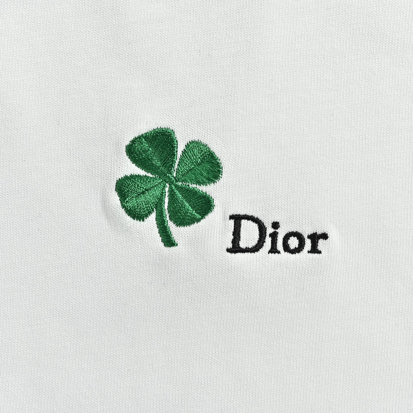 Dior/迪奥 26ss 全幅四叶草刺绣短袖-Chinese UA Cheap High Quatity Brand Clothes Bags handbags Sneakers wholesale wholesaler seller from China Factory suppliers Fashion Clothing Shoes best Quality Beautiful Price Dior/迪奥 26ss 全幅四叶草刺绣短袖