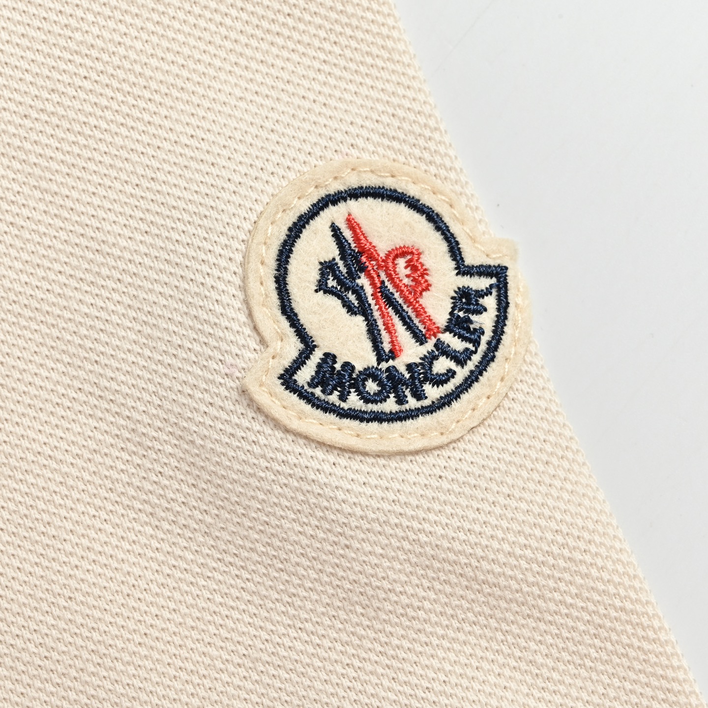 Moncler/蒙口 签名拼色领口Polo短袖-莆田鞋,莆田鞋货源,高仿鞋,高仿鞋货源,安福档口,莆田高仿鞋,莆田鞋批发,高仿鞋批发,莆田高仿运动鞋,高仿运动鞋,莆田运动鞋 Moncler/蒙口 签名拼色领口Polo短袖