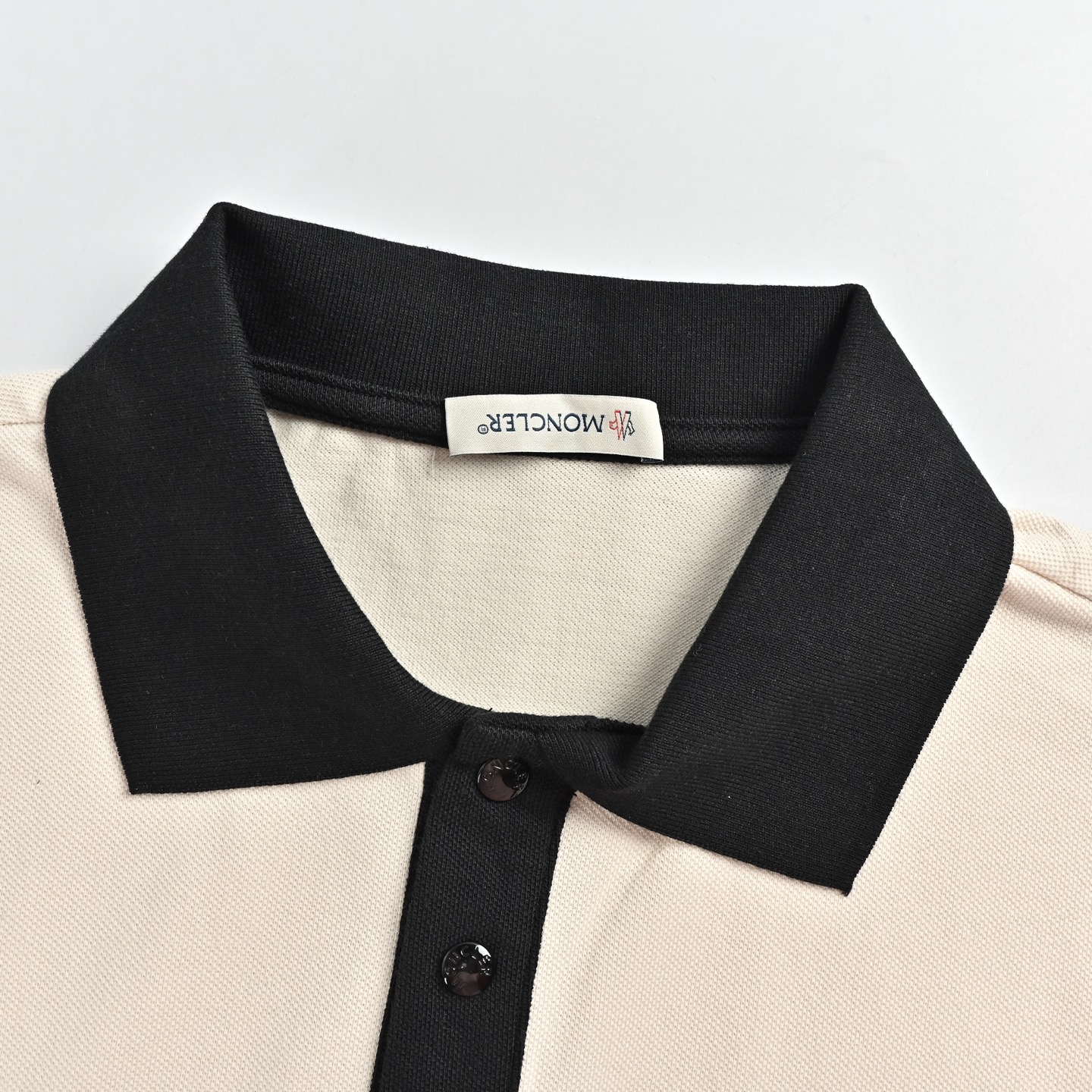 Moncler/蒙口 签名拼色领口Polo短袖-莆田鞋,莆田鞋货源,高仿鞋,高仿鞋货源,安福档口,莆田高仿鞋,莆田鞋批发,高仿鞋批发,莆田高仿运动鞋,高仿运动鞋,莆田运动鞋 Moncler/蒙口 签名拼色领口Polo短袖