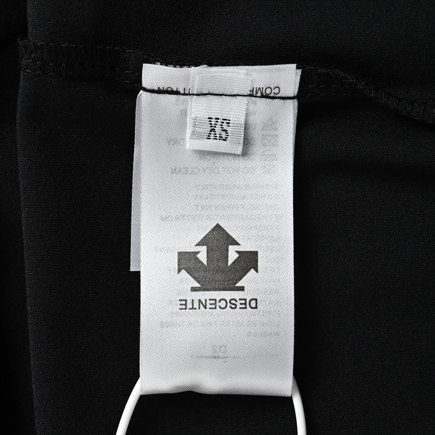 (黑色) DESCENTE 迪桑特速干polo短袖-Chinese UA Cheap High Quatity Brand Clothes Bags handbags Sneakers wholesale wholesaler seller from China Factory suppliers Fashion Clothing Shoes best Quality Beautiful Price (黑色) DESCENTE 迪桑特速干polo短袖