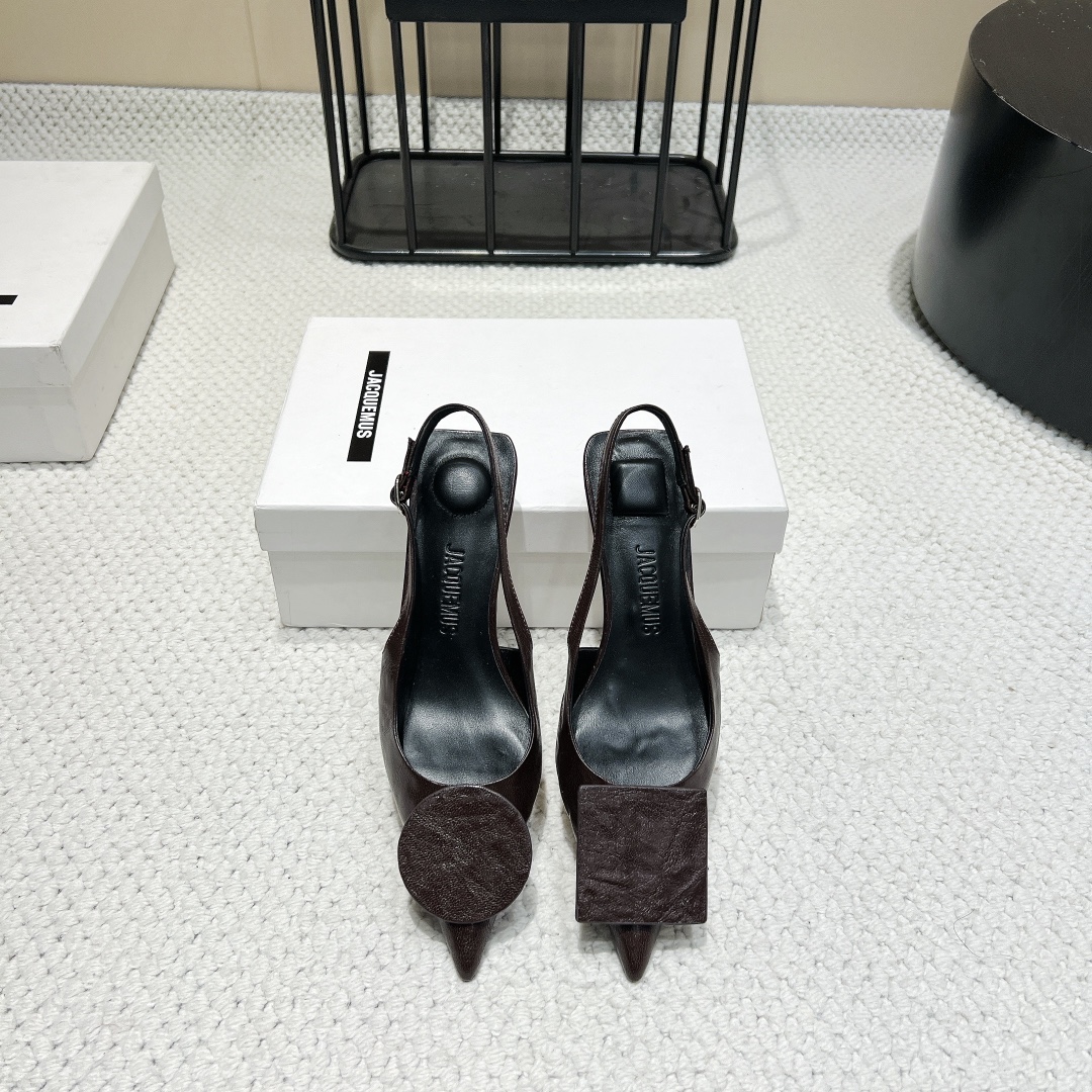 725 💰 Monopoly Top Version: Elegant Pointy-Head Low Heels with Geometric Graphics and Italian Imports - 图片 5