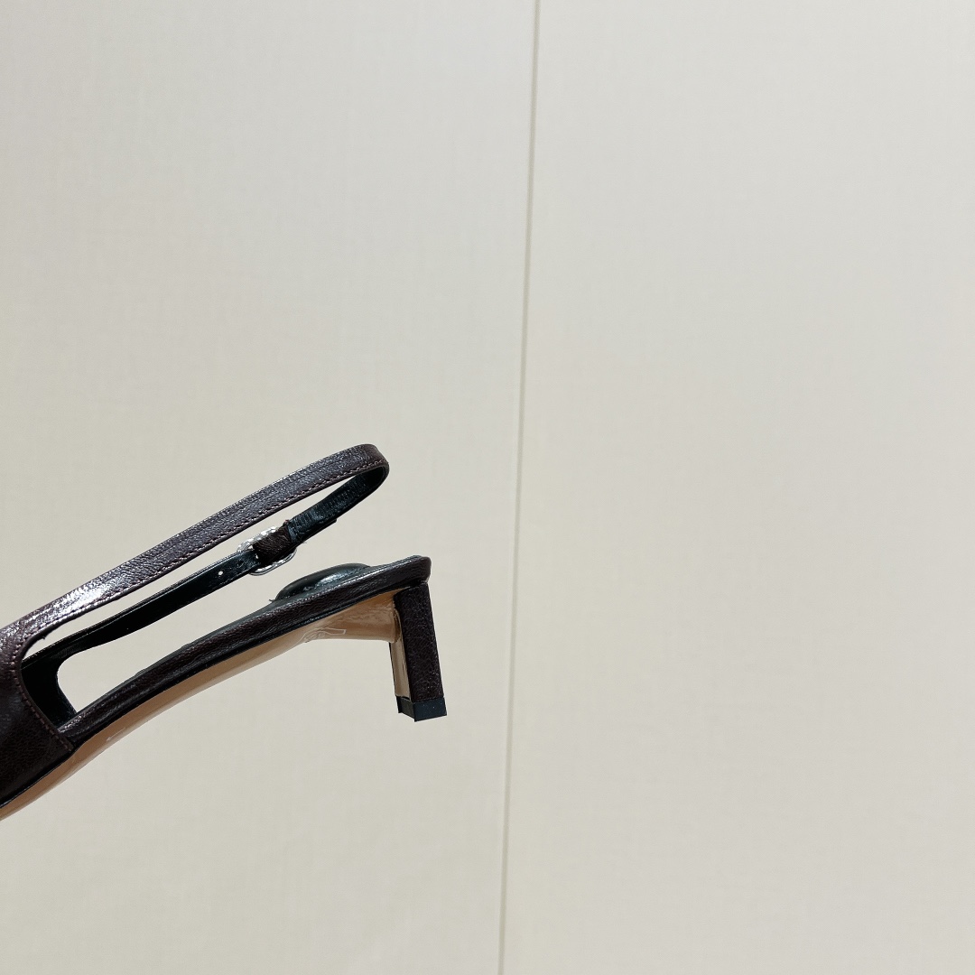 725 💰 Monopoly Top Version: Elegant Pointy-Head Low Heels with Geometric Graphics and Italian Imports - 图片 8