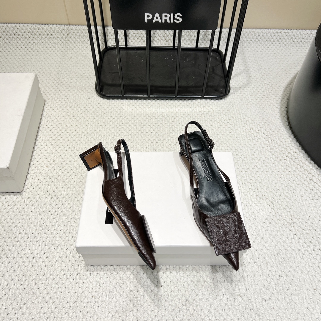 725 💰 Monopoly Top Version: Elegant Pointy-Head Low Heels with Geometric Graphics and Italian Imports - 图片 4