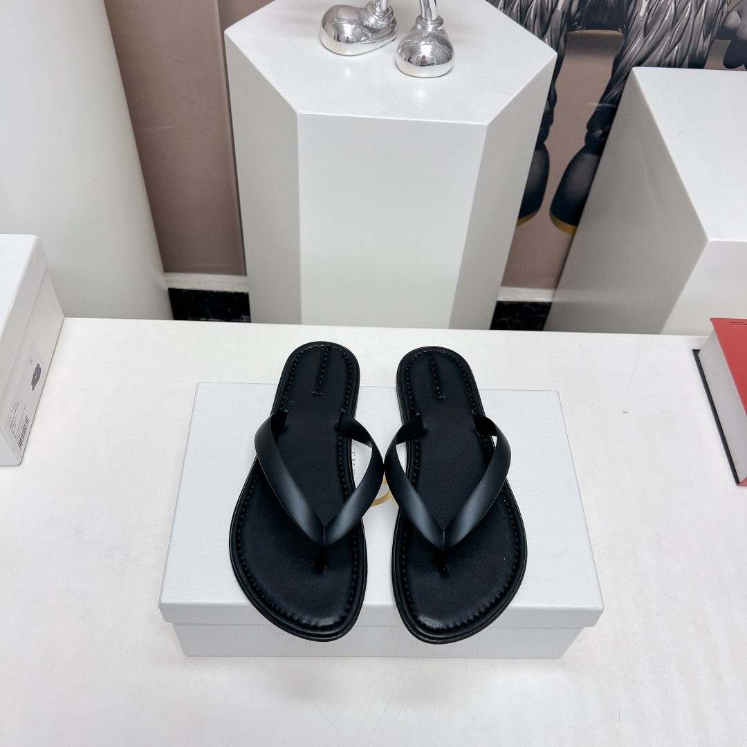 NO:245617,Special offer Special offer shoes without return and exchange THE ROW niche trendy brand series... [Sandwich flat sandals] Fabric: Original custom PVC material Inner: Original custom sheepskin foot pad: Original custom sheepskin Outsole: Original custom TPU outsole Size: 35-39 (40.41 custom custom non return and exchange), split-toe shoes, sheepskin19860909特价 特价鞋不退换 THE ROW小众潮牌系列……【夹趾平底凉拖】 面料:原版定制PVC材料 内里:原版定制羊皮 垫脚:原版定制羊皮 大底:原版定制TPU大底 码数:35-39（40.41码定制不退换）,分趾鞋,sheepskin,Women's Shoes