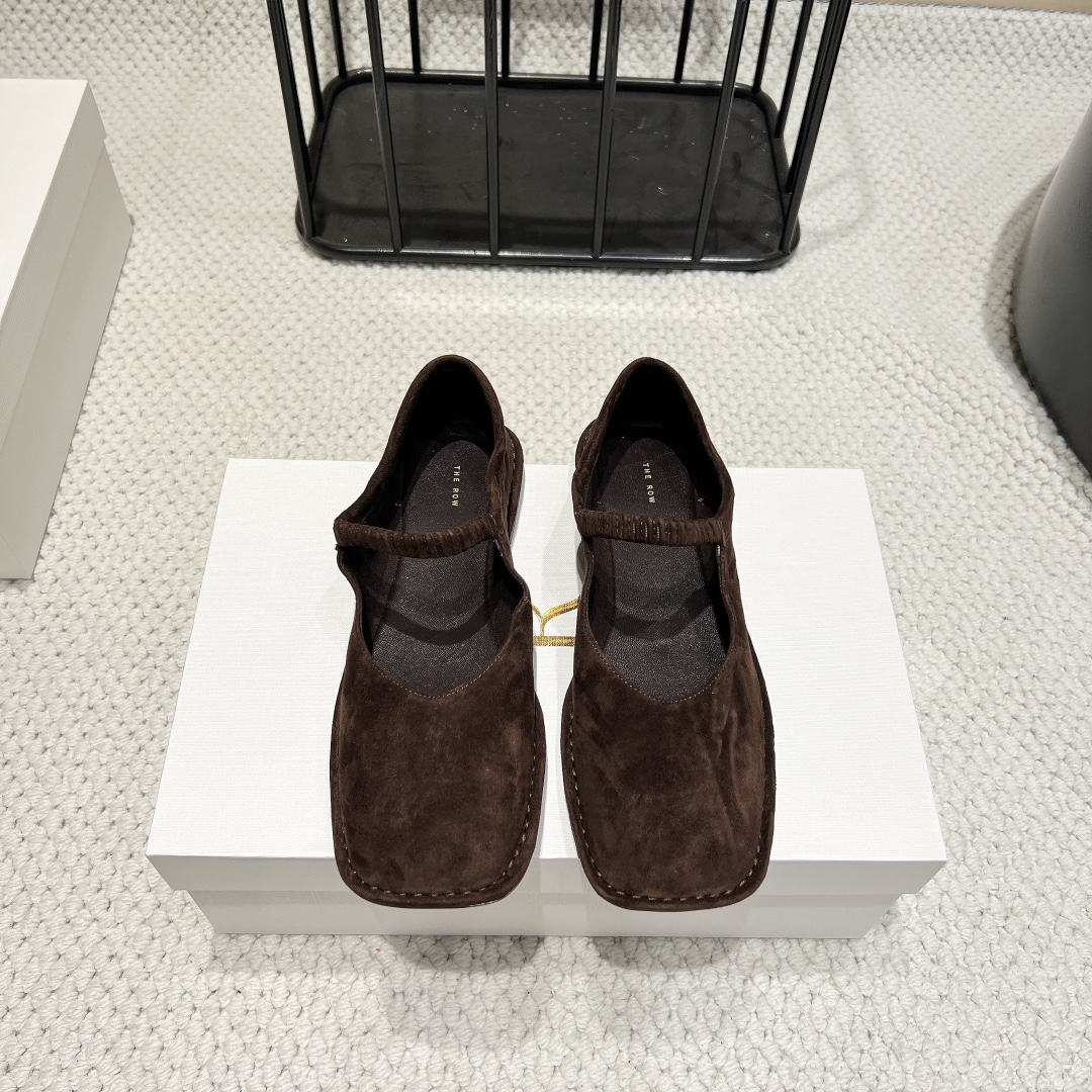 NO:390696,: 'Exclusive Top Version' THE ROW niche trendy brand 25vs spring and summer new series... [Square-toe flat shoes] The original version creates comfort and wrapping quality one to one. It is full of personality and easy to control the matching of various styles of clothes... Fabric: Original custom sheepskin Inner: Original custom sheepskin Foot pad: Original custom sheepskin Outsole: Original rubber outsole Heel height: Flat sole Packaging: Original full packaging, Size: 35-39 (40. Customized size without return and exchange) Color official website is updated simultaneously, single shoes, sheepskin19860909: 《独家顶级版本》 THE ROW小众潮牌25vs春夏新款系列……【方头平底单鞋】 原版一比一打造舒适度、包裹性都比较好.个性十足,很好驾驭各种风格衣服搭配…… 面料:原版定制羊皮 内里:原版定制羊皮 垫脚:原版定制羊皮 大底:原版橡胶大底 跟高:平底 包装:原版全套包装, 码数:35-39（40.码定制不退换） 颜色官网同步更新,单鞋,sheepskin,Women's Shoes