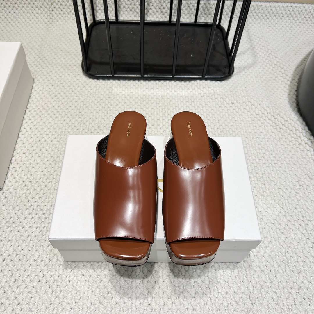 NO:390742,: 'Exclusive Top Version' THE ROW niche trendy brand 25vs spring and summer new series... [Square-head thick-soled sandals] The original version is one to one to create comfort and wrapping. It is full of personality and easy to control various styles of clothes matching... Fabric: Original custom edge beads Inner: Original custom sheepskin foot pad: Original custom sheepskin Outsole: Original rubber outsole Heel height: 3.5cm Packaging: Original full packaging, size: 35-39 (40. Customized code without return and exchange) Color official website synchronous update, slippers, slippers, sheepskin19860909: 《独家顶级版本》 THE ROW小众潮牌25vs春夏新款系列……【方头厚底凉拖】 原版一比一打造舒适度、包裹性都比较好.个性十足,很好驾驭各种风格衣服搭配…… 面料:原版定制开边珠 内里:原版定制羊皮 垫脚:原版定制羊皮 大底:原版橡胶大底 跟高:3.5cm 包装:原版全套包装, 码数:35-39（40.码定制不退换） 颜色官网同步更新,拖鞋,slippers,sheepskin,Women's Shoes