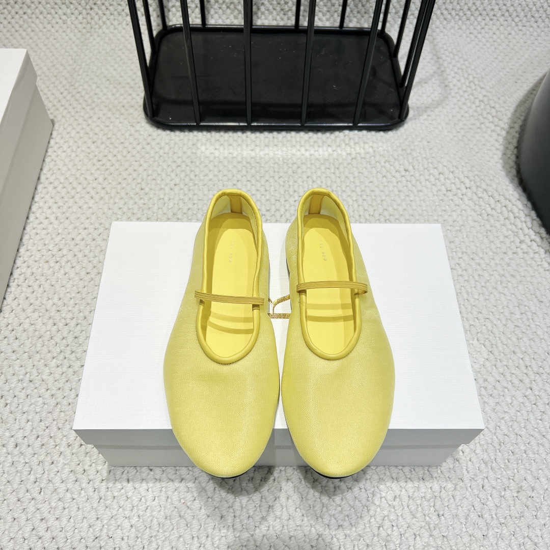 NO:390732,: 'Exclusive Top Version' THE ROW niche trendy brand 25vs spring and summer new series... [Horizontal flat shoes] The original version is one to one to create comfort and wrapping. It is full of personality and easy to control various styles of clothes... Fabric: Original custom mesh Inner: Original custom mesh Fixture: Original custom mesh Filling: Original custom sheepskin Outsole: Original rubber outsole Heel height: Flat sole Packaging: Original full packaging, Size: 35-39 (40. Customized code without return and exchange) Color official website is updated simultaneously, ballet shoes, sheepskin19860909: 《独家顶级版本》 THE ROW小众潮牌25vs春夏新款系列……【横带平底单鞋】 原版一比一打造舒适度、包裹性都比较好.个性十足,很好驾驭各种风格衣服搭配…… 面料:原版定制网纱 内里:原版定制网纱 垫脚:原版定制羊皮 大底:原版橡胶大底 跟高:平底 包装:原版全套包装, 码数:35-39（40.码定制不退换） 颜色官网同步更新,芭蕾舞鞋,sheepskin,Women's Shoes