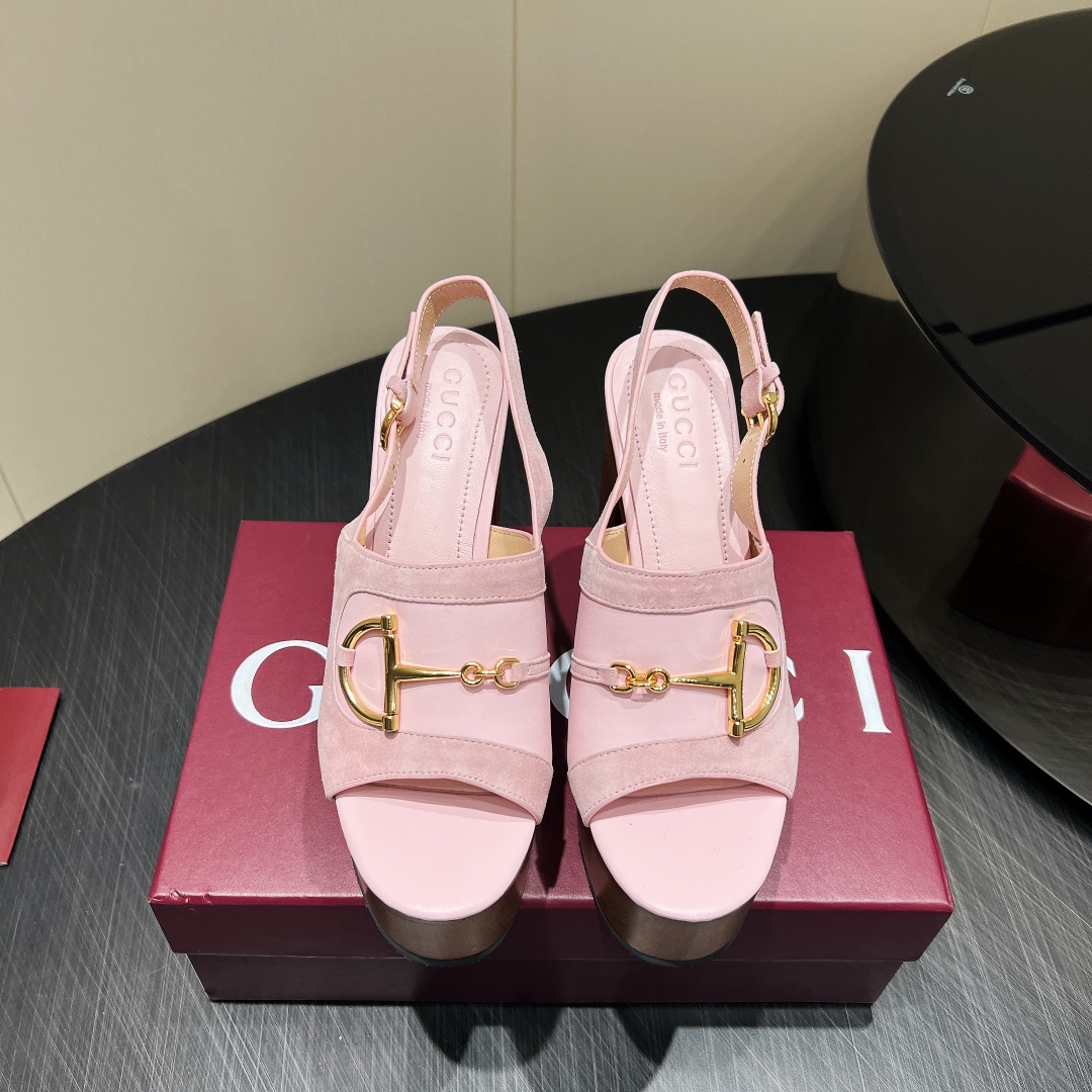 NO:390613,: 'Exclusive Top Version' G*ucci Gu*chi 2025vs Spring and Summer Latest Popular Sandal Series... [Diamond High Heel Sandals] Original quality Original European style, the foot is perfectly worn with this shoe, elegant and elegant, crystal clear, no matter the material of various accessories, it is unique to the home, and it must be made from the original version at zero distance. The entire series is full of exciting and unexpected elements, the quality of different materials, the texture of the skin and the material expression, with a strong artistic atmosphere... Upper: Custom imported cowhide Inner: Custom imported sheepskin Finger: Custom imported sheepskin Outsole: Italian original color genuine leather outsole Heel height: 5cm in water table, heel height: 13cm Packaging: original full package Size: 35-39 (40.41.42 Customized without return)  Color: Official website synchronous update, high heels, sandals, high heels, cowhide, sheepskin, Leather soles19860909:《独家顶级版本》 G*ucci古*驰2025vs春夏最新爆款凉鞋系列……【钻扣高跟凉鞋】 原单品质 原汁原味的欧式风格,上脚非常完美穿搭上配此鞋,优雅大方,晶莹剔透,无论种各配件材质,都是家独一比一定制,必到做原版零距离,整系个列都充了满令兴人奋意和外的元结素合,不同材的质,肌的理面的料表现,具有极的浓艺术气息…… 鞋面:定制进口牛皮 内里:定制进口羊皮 垫脚:定制进口羊皮 大底:意大利原色真皮大底 跟高:水台5cm,跟高:13cm 包装:原版全套包装 码数:35-39(40.41.42定制不退换) 颜色:官网同步更新,高跟鞋凉鞋,sandals,high heels,cowhide,sheepskin,Leather soles,Women's Shoes