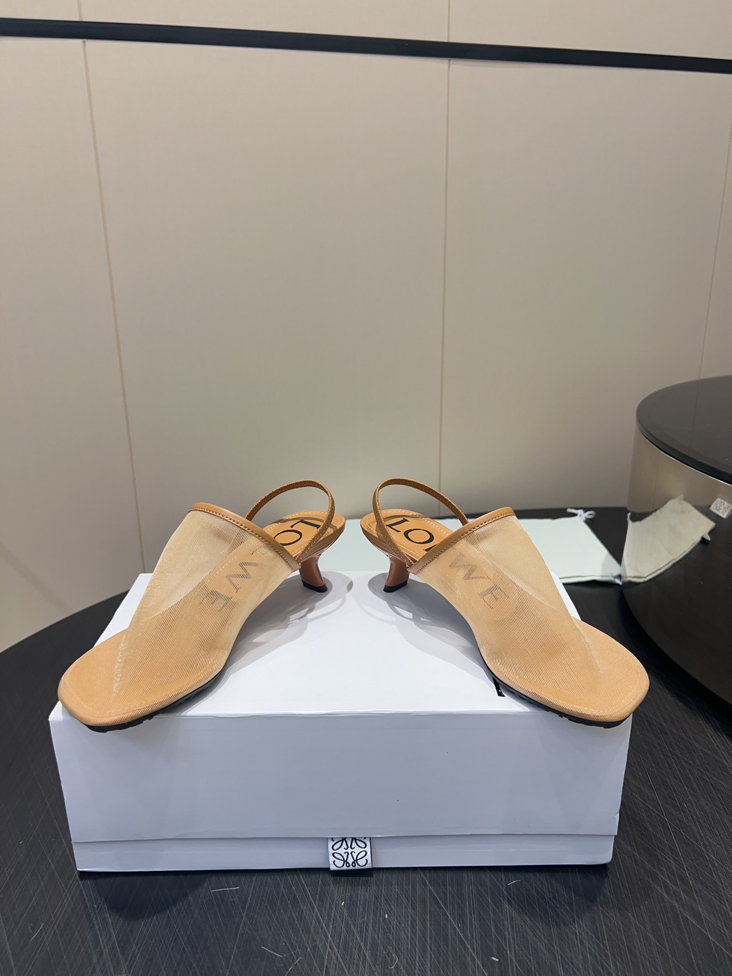 Italian Designer’s Cutting-Edge Heels: Monopoly Top Version Shoe Collection Review - 图片 2