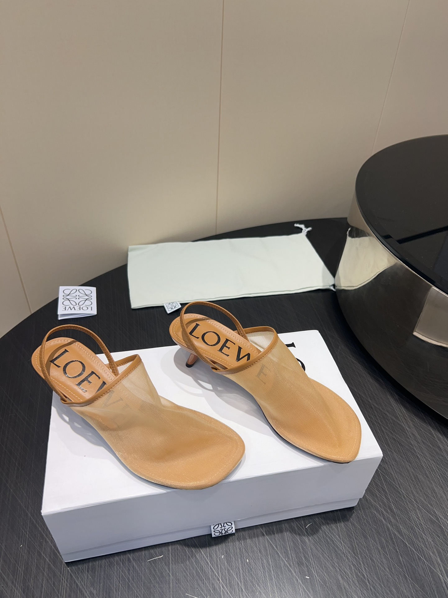 Italian Designer’s Cutting-Edge Heels: Monopoly Top Version Shoe Collection Review - 图片 1
